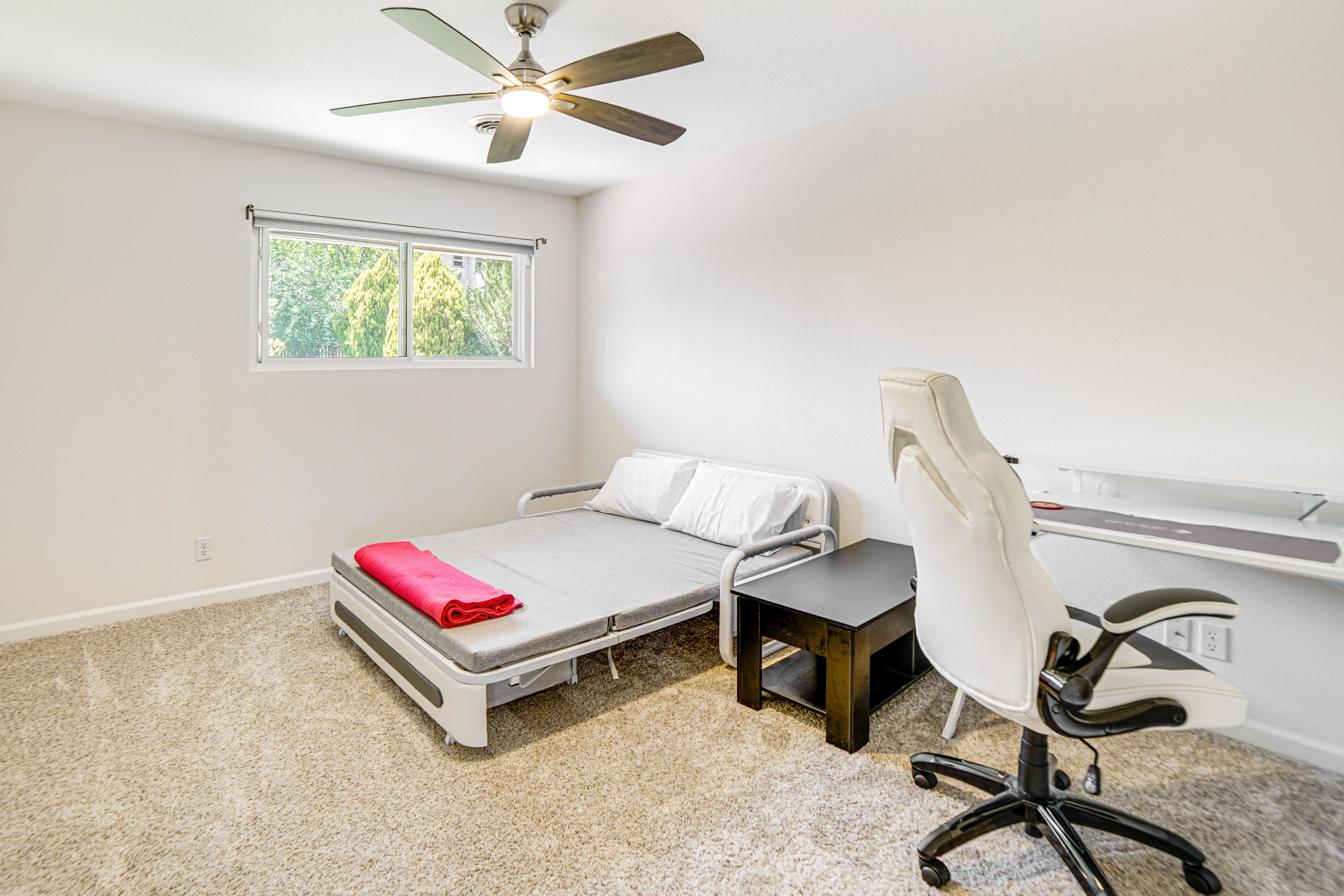 Bedroom 3 | Queen Bed