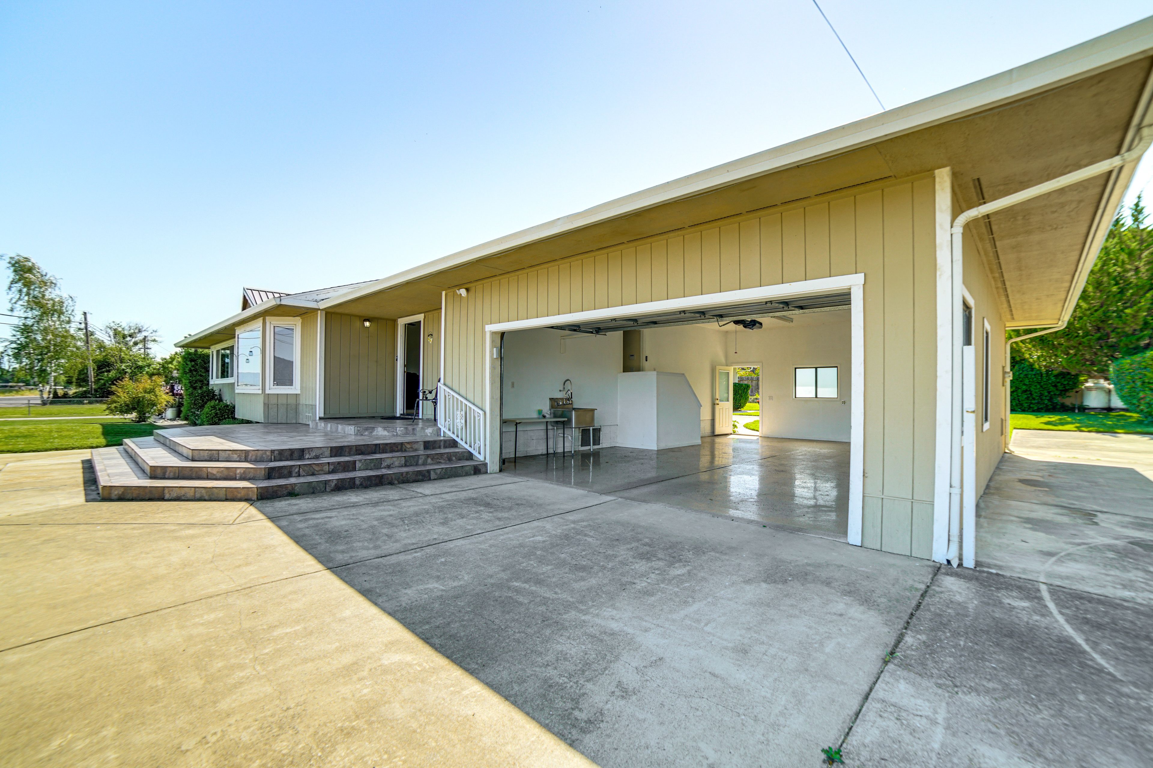 Home Exterior | Parking | Driveway (10 Vehicles) | Boat Parking Allowed