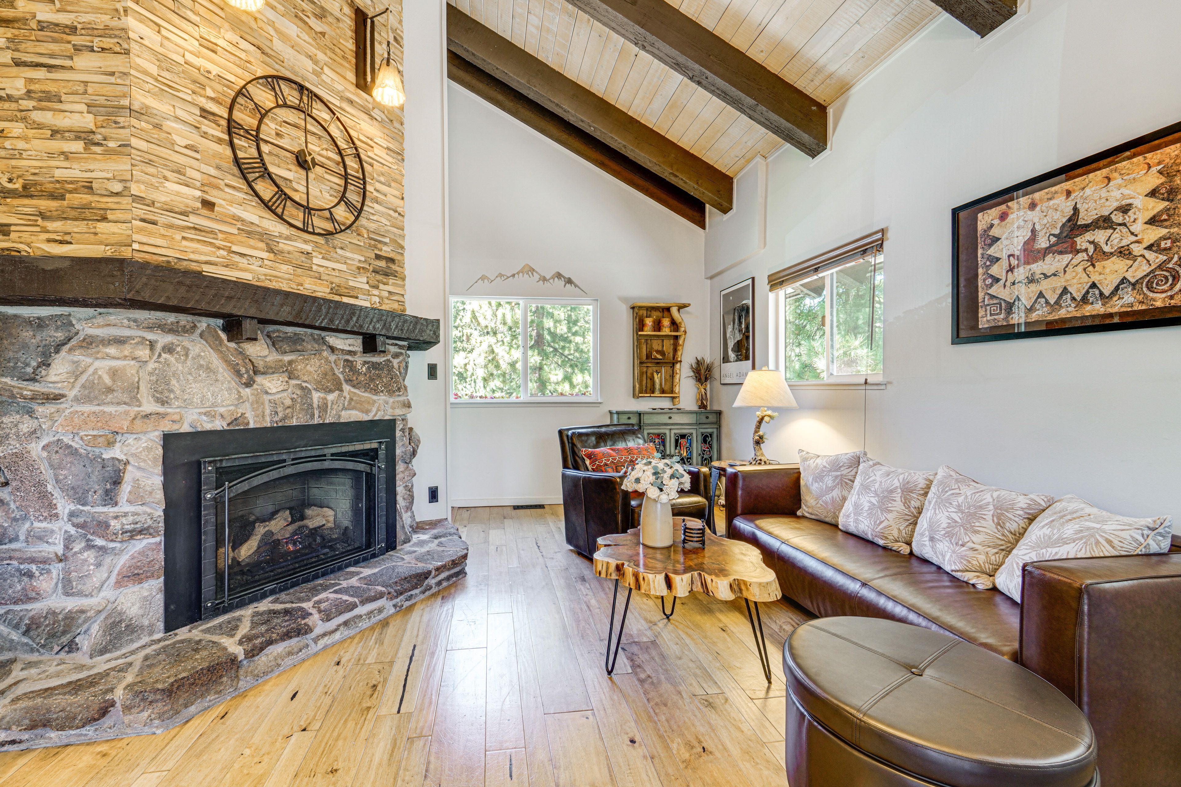 Living Room | Free WiFi | Central Heating & A/C | Smart TV | Main Floor