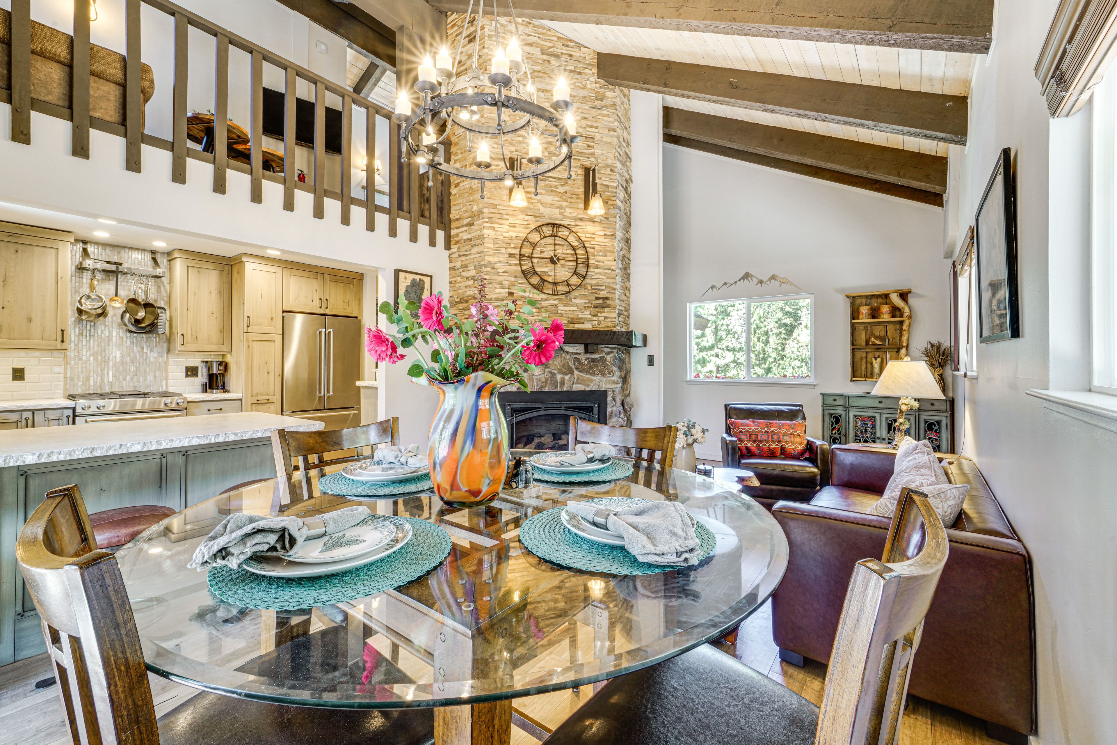 Dining Area | Dishware/Flatware Provided | Main Floor