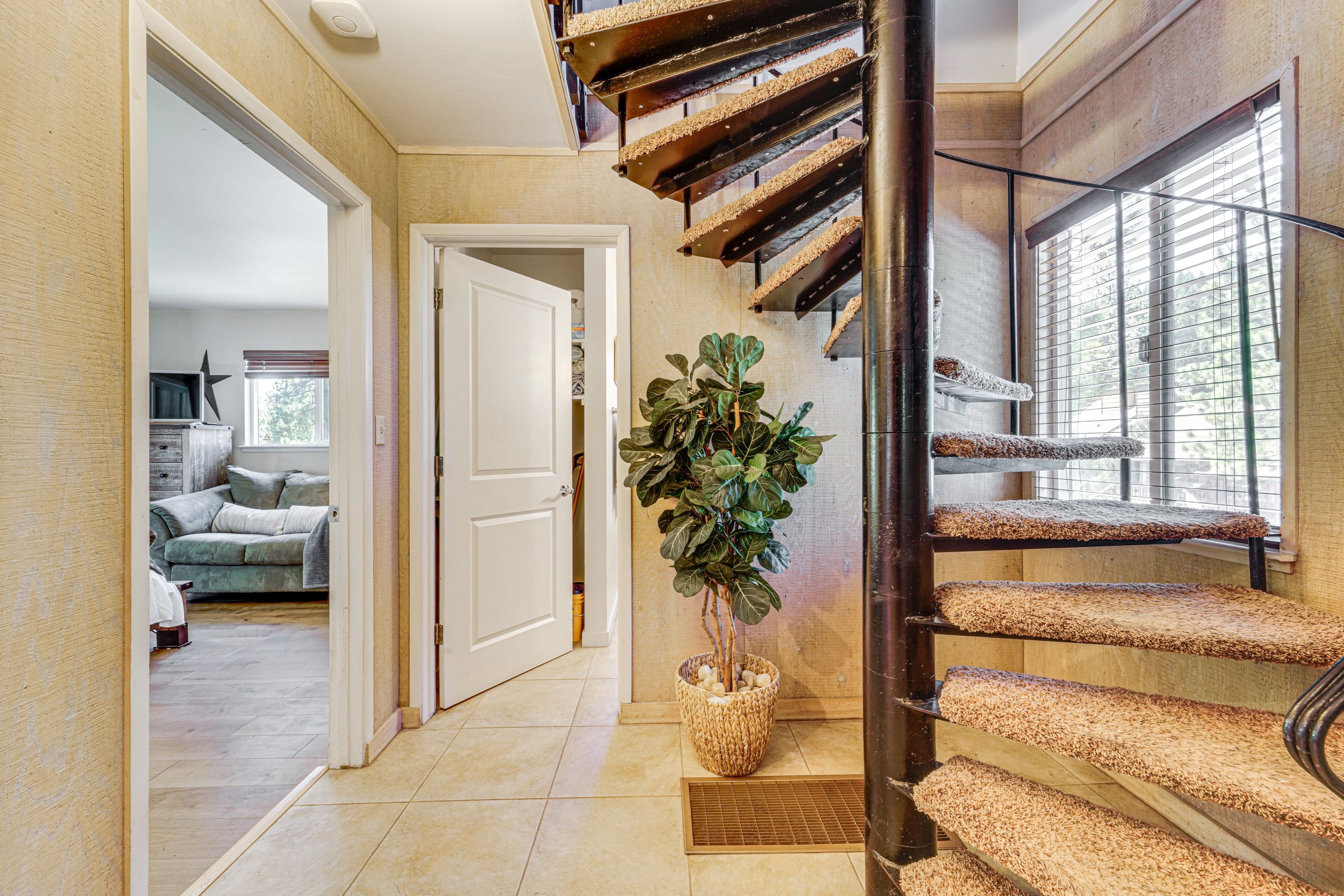 Spiral Staircase | Main Floor