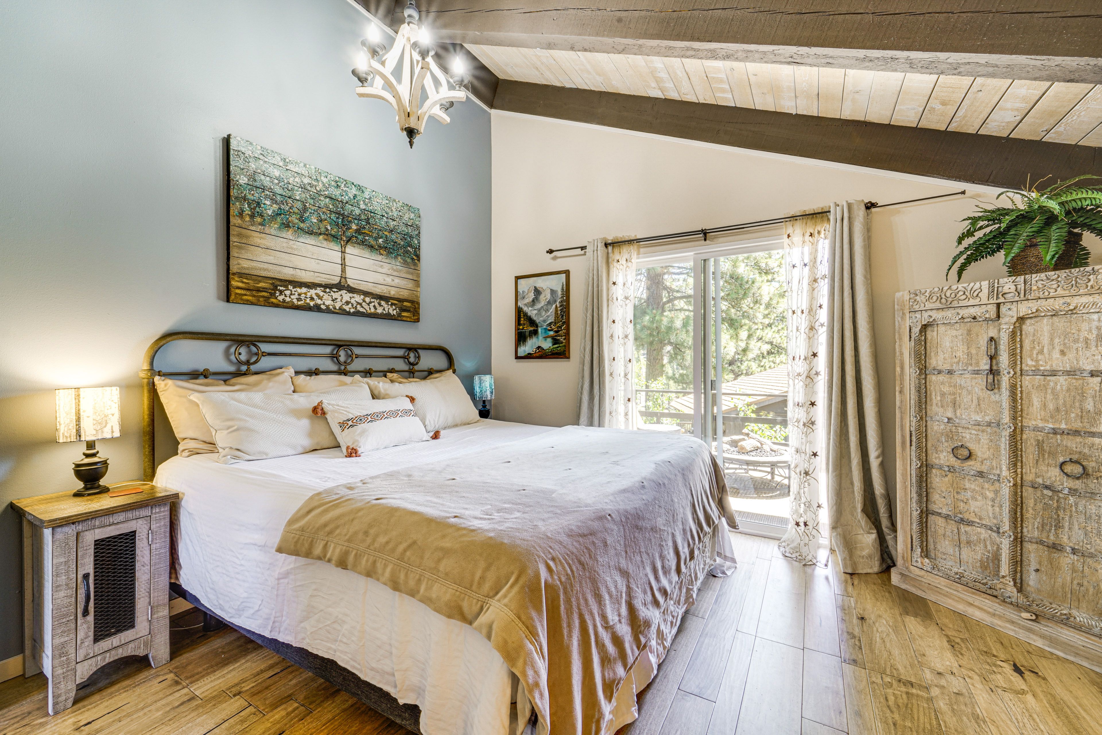 Bedroom 2 | King Bed | 2nd Floor