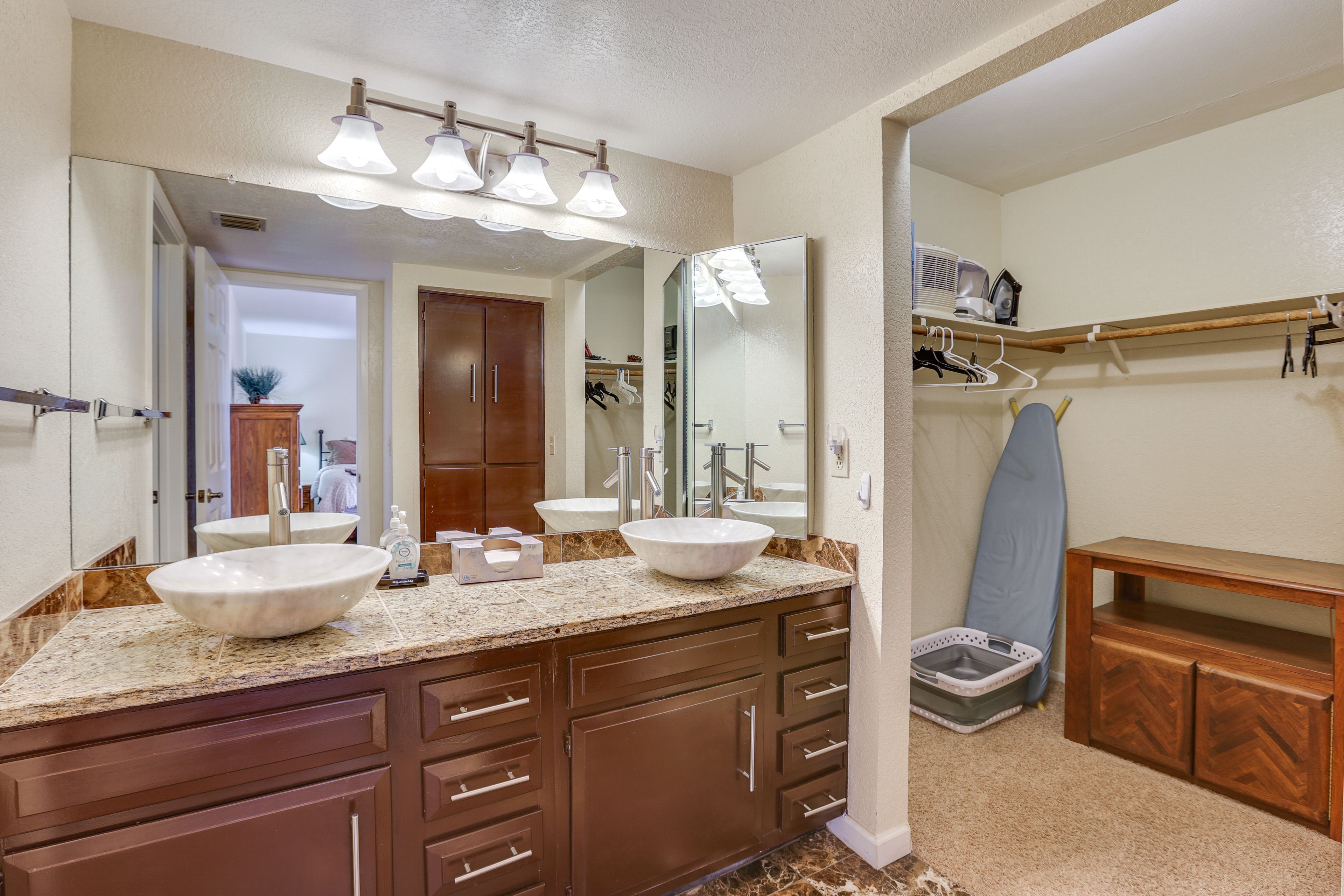 En-Suite Bathroom | Towels & Linens Provided