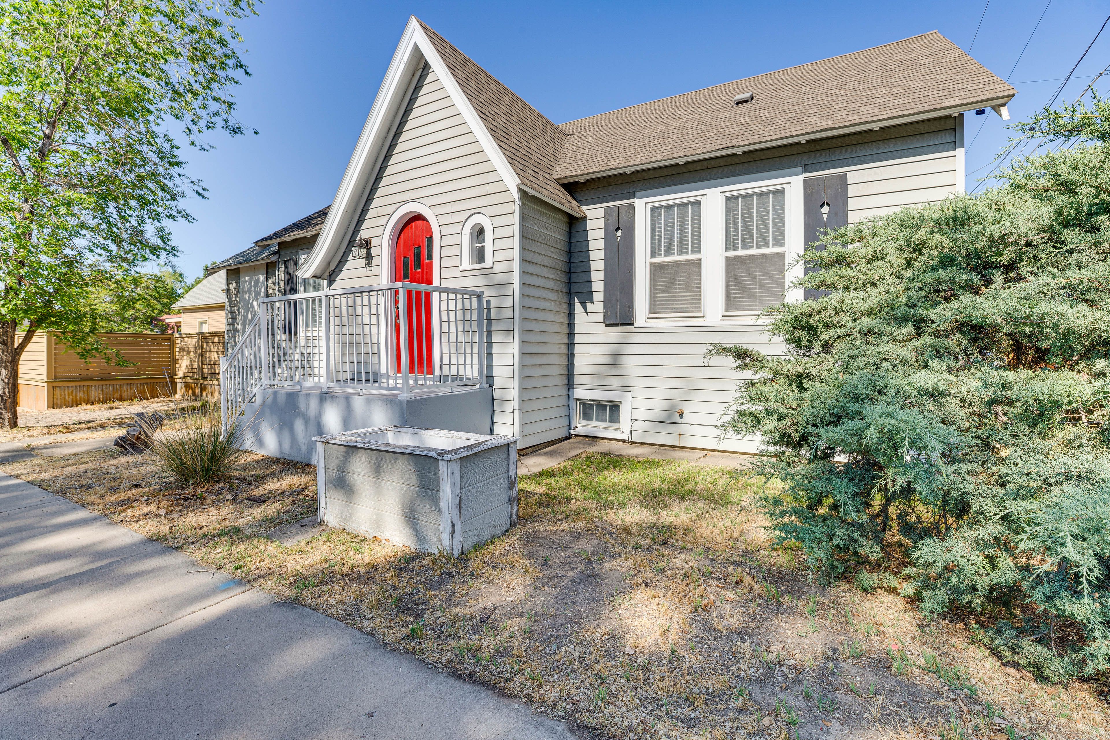 Home Exterior | Front Entrance