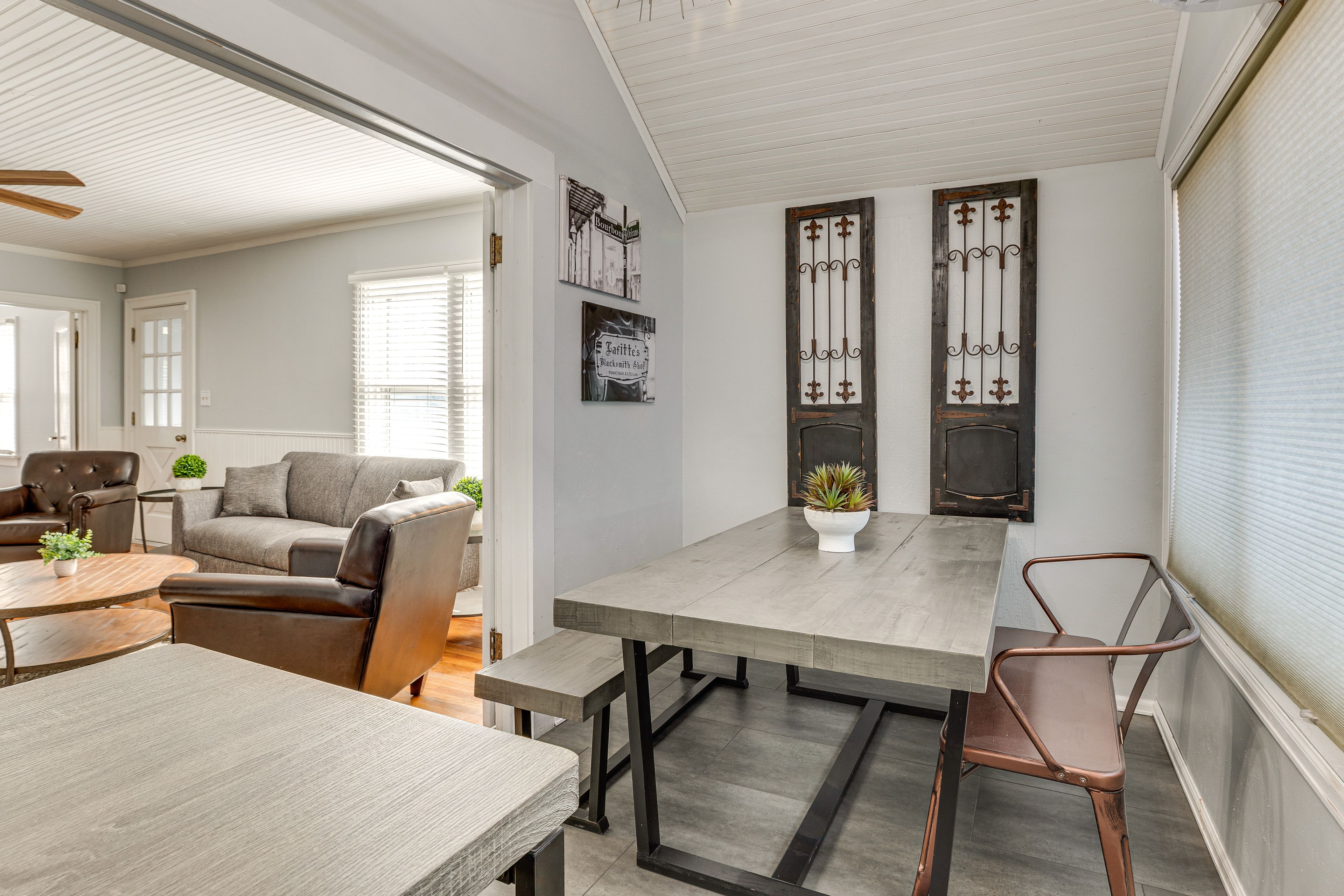 Dining Area | Dishware & Flatware Provided