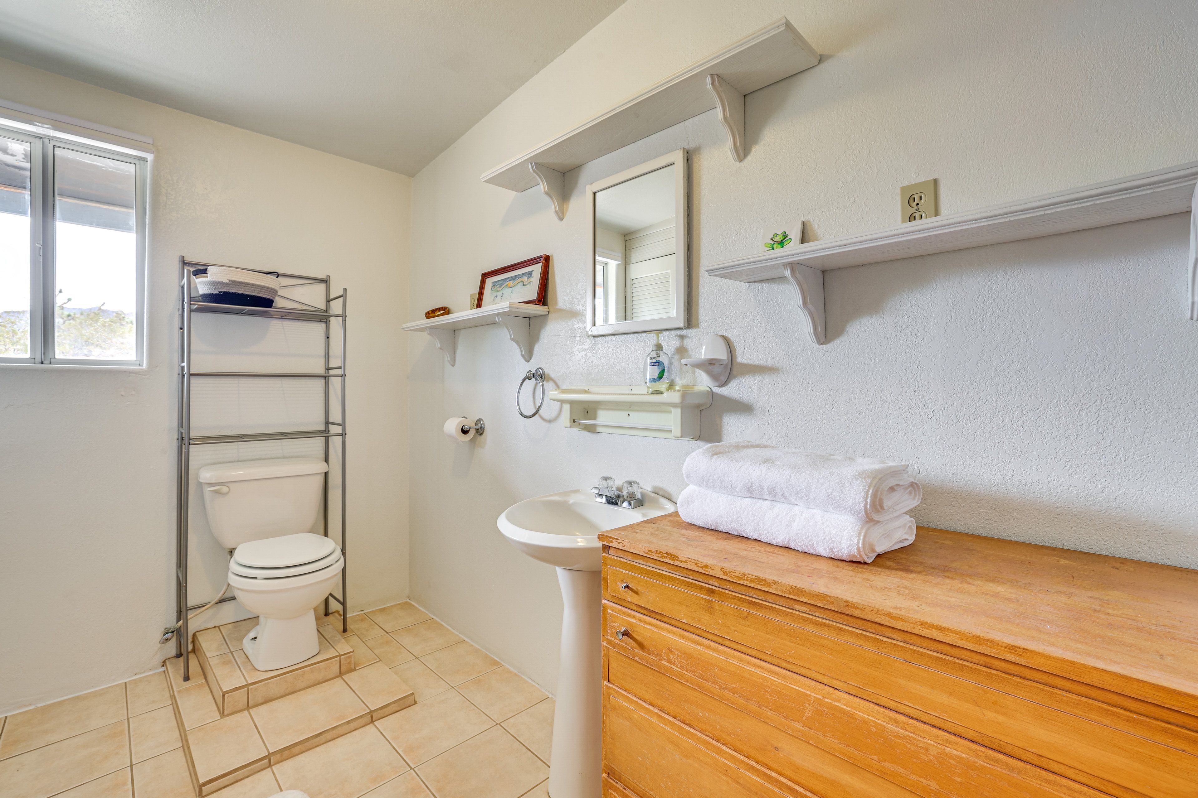 Full Bathroom | Towels Provided