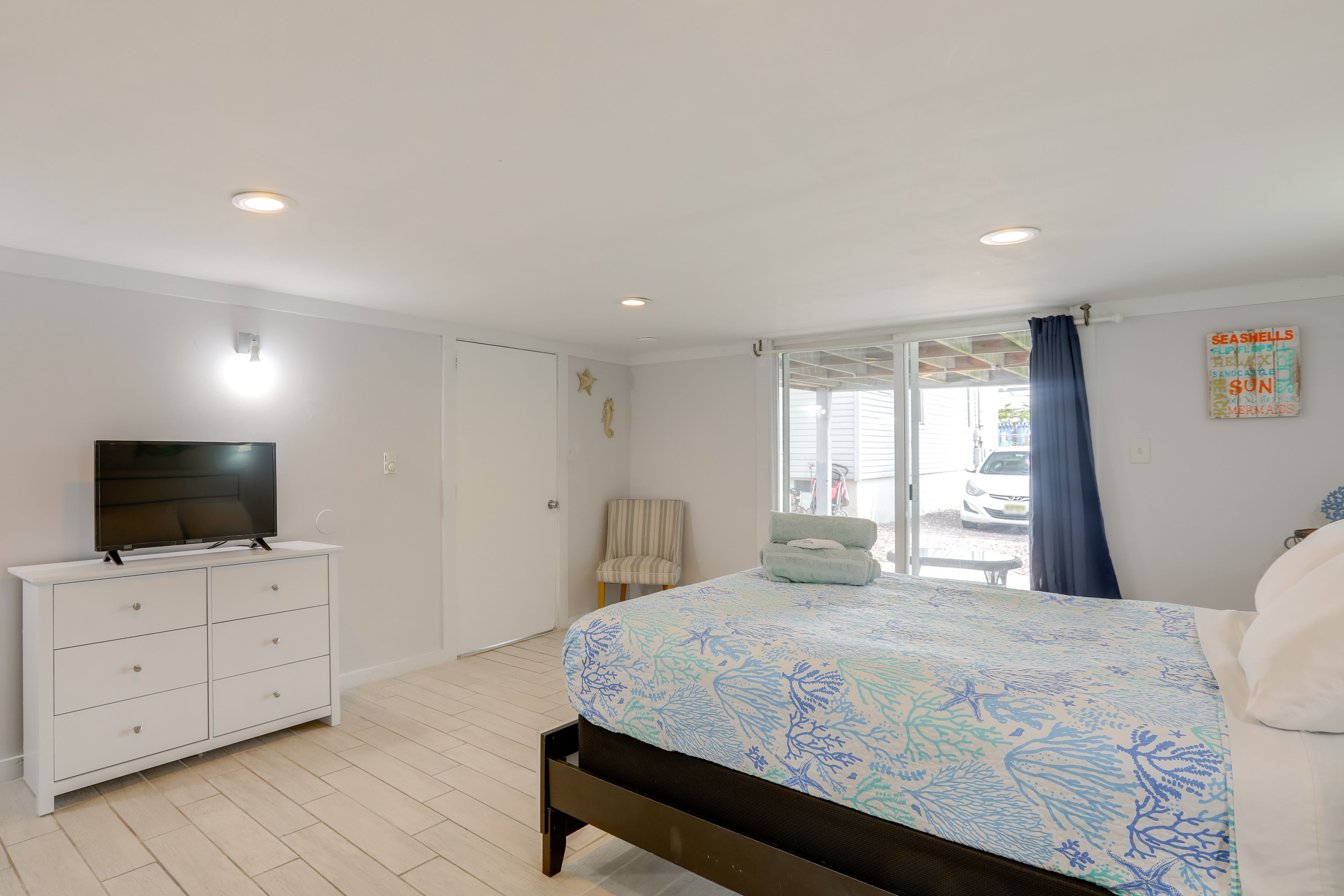 Bedroom 1 | Queen Bed
