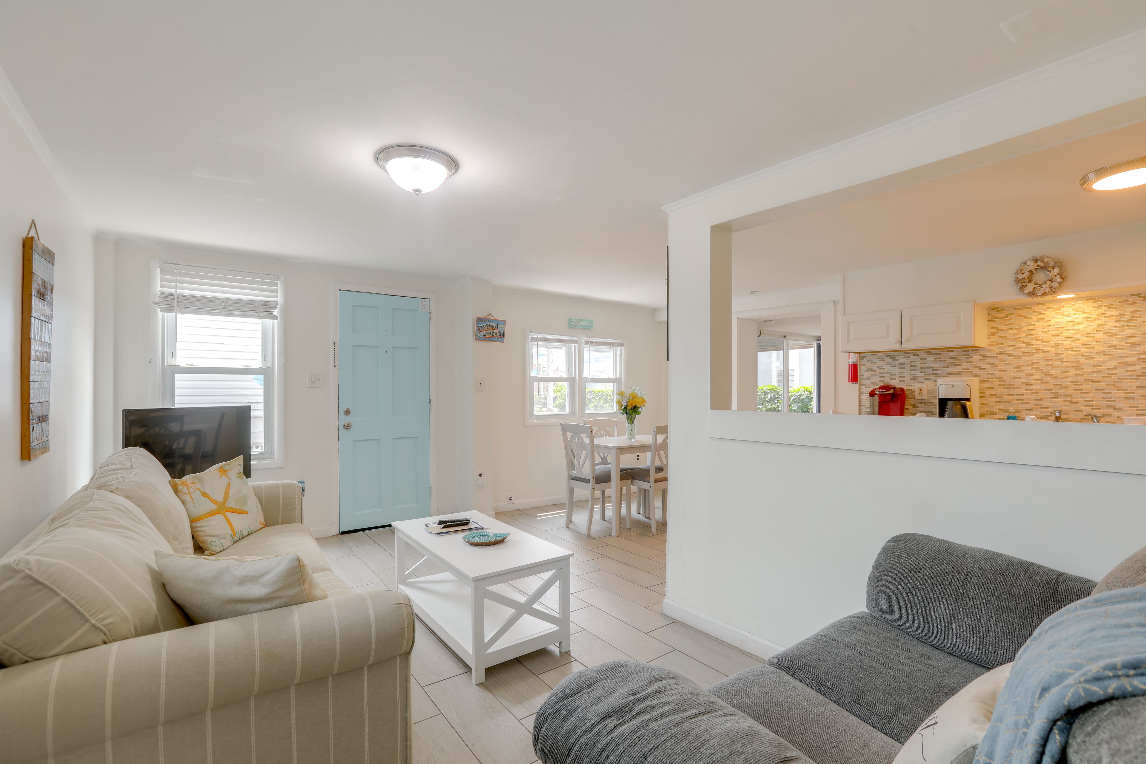 Living Room | Free WiFi | Smart TV
