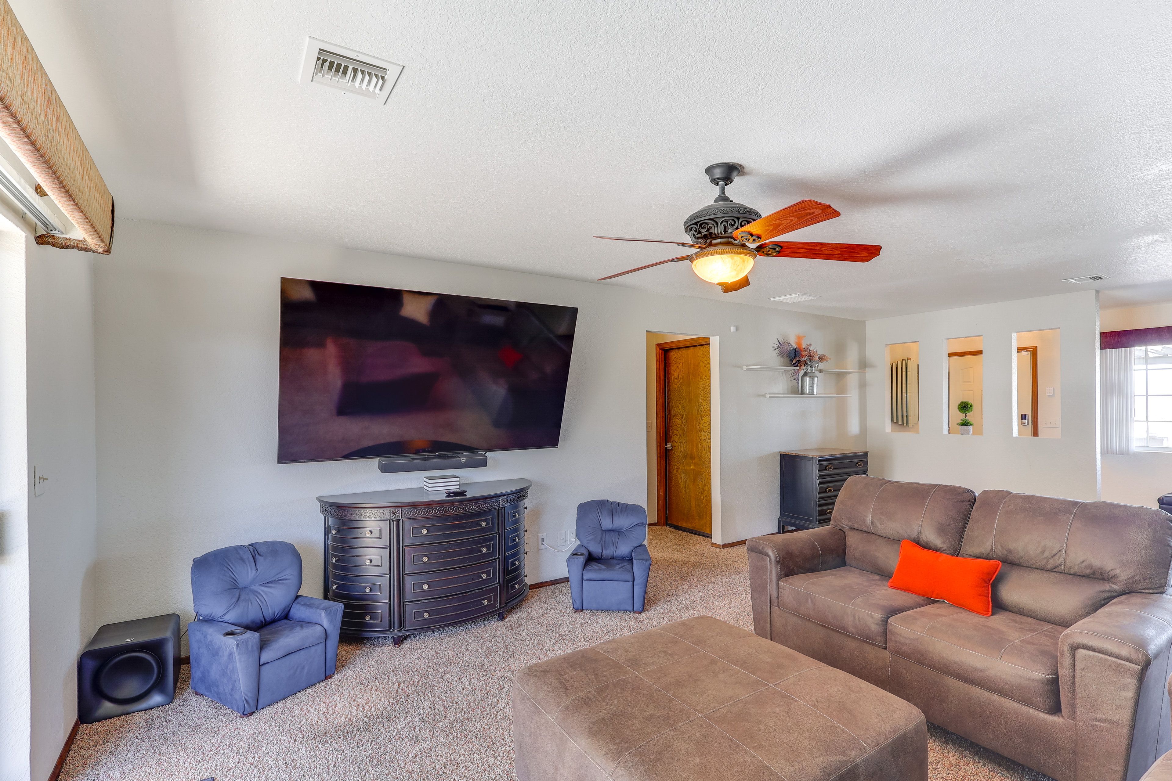 Living Room | Smart TV | Central A/C | Queen Sleeper Sofa | Single-Story Home