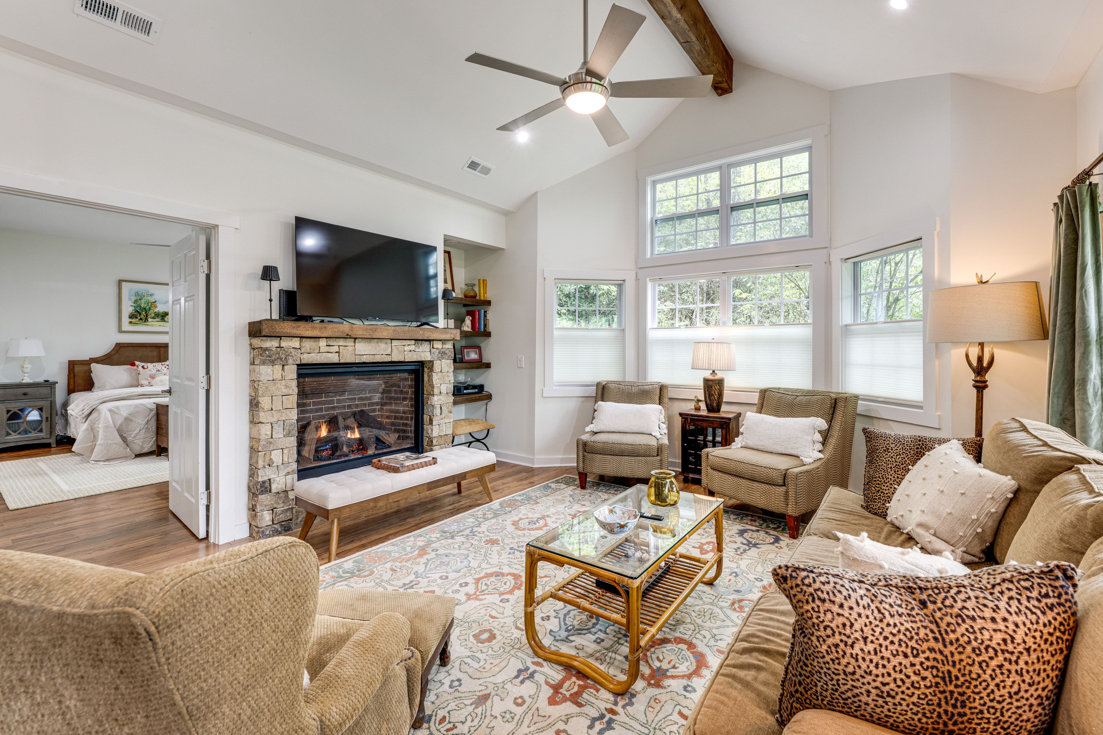 Living Room | Free WiFi | Smart TV