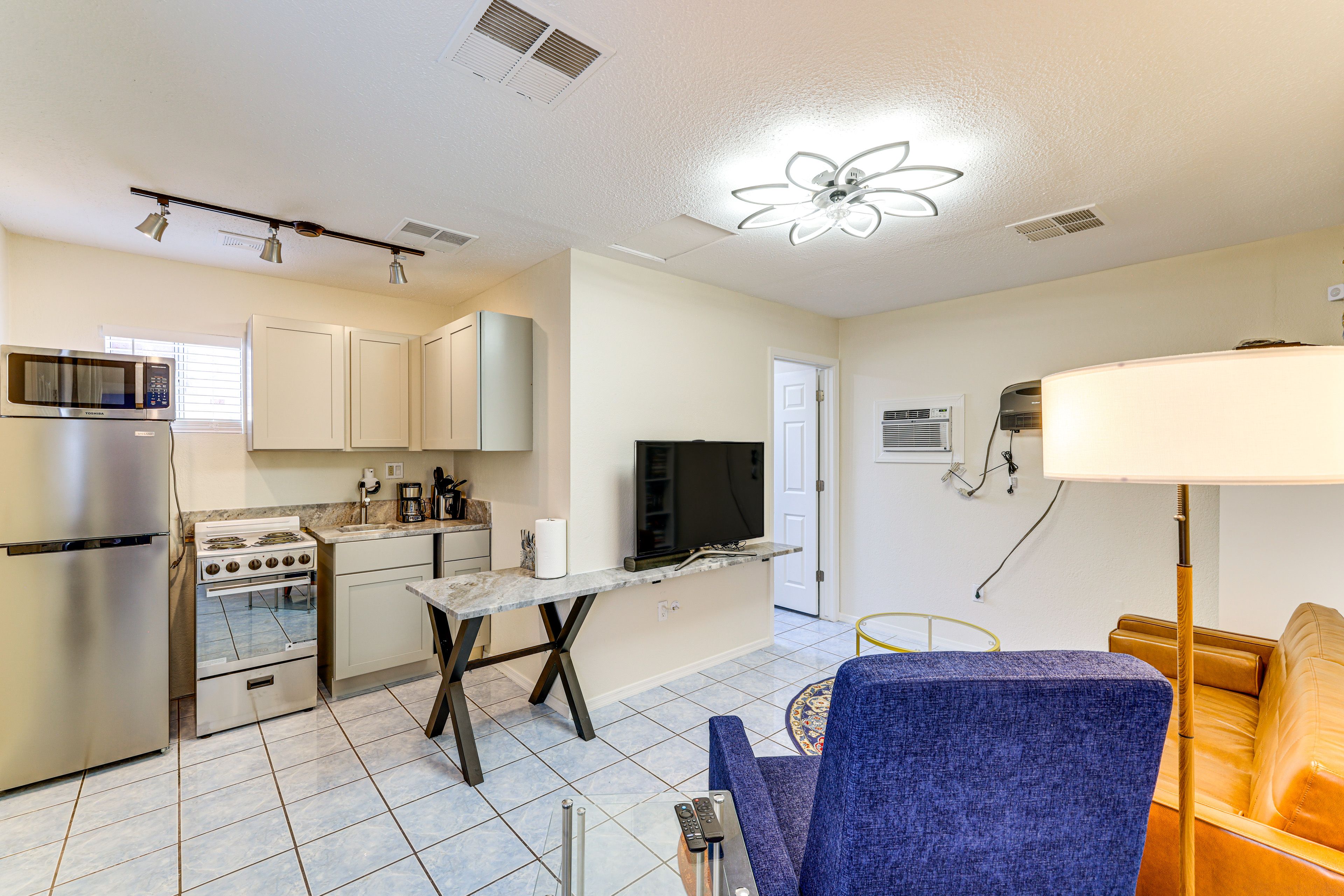 Living Room | Free WiFi | Smart TV