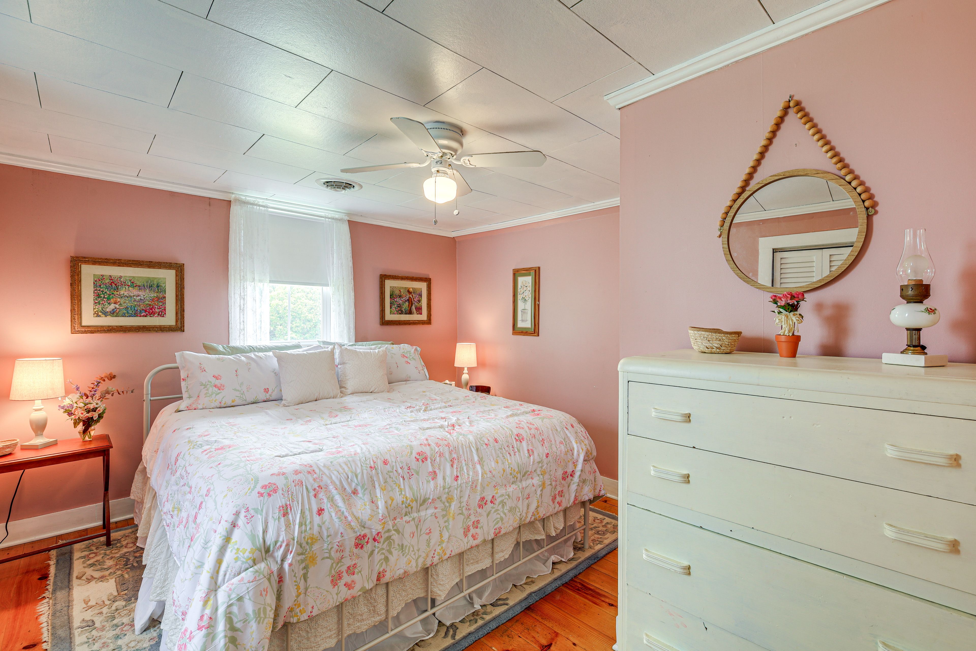 Bedroom 2 | King Bed | 2nd Floor