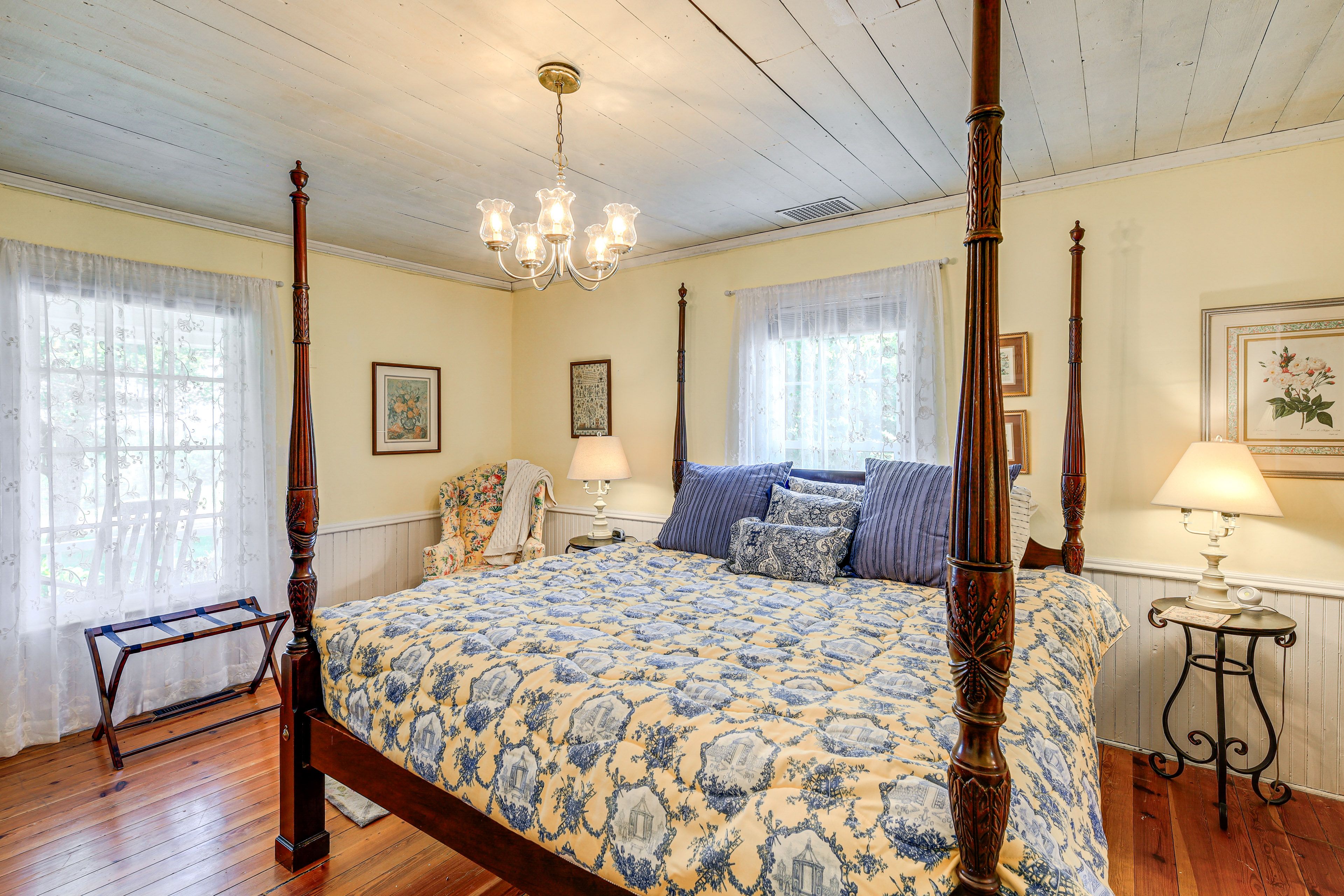 Bedroom 1 | King Bed | 1st Floor