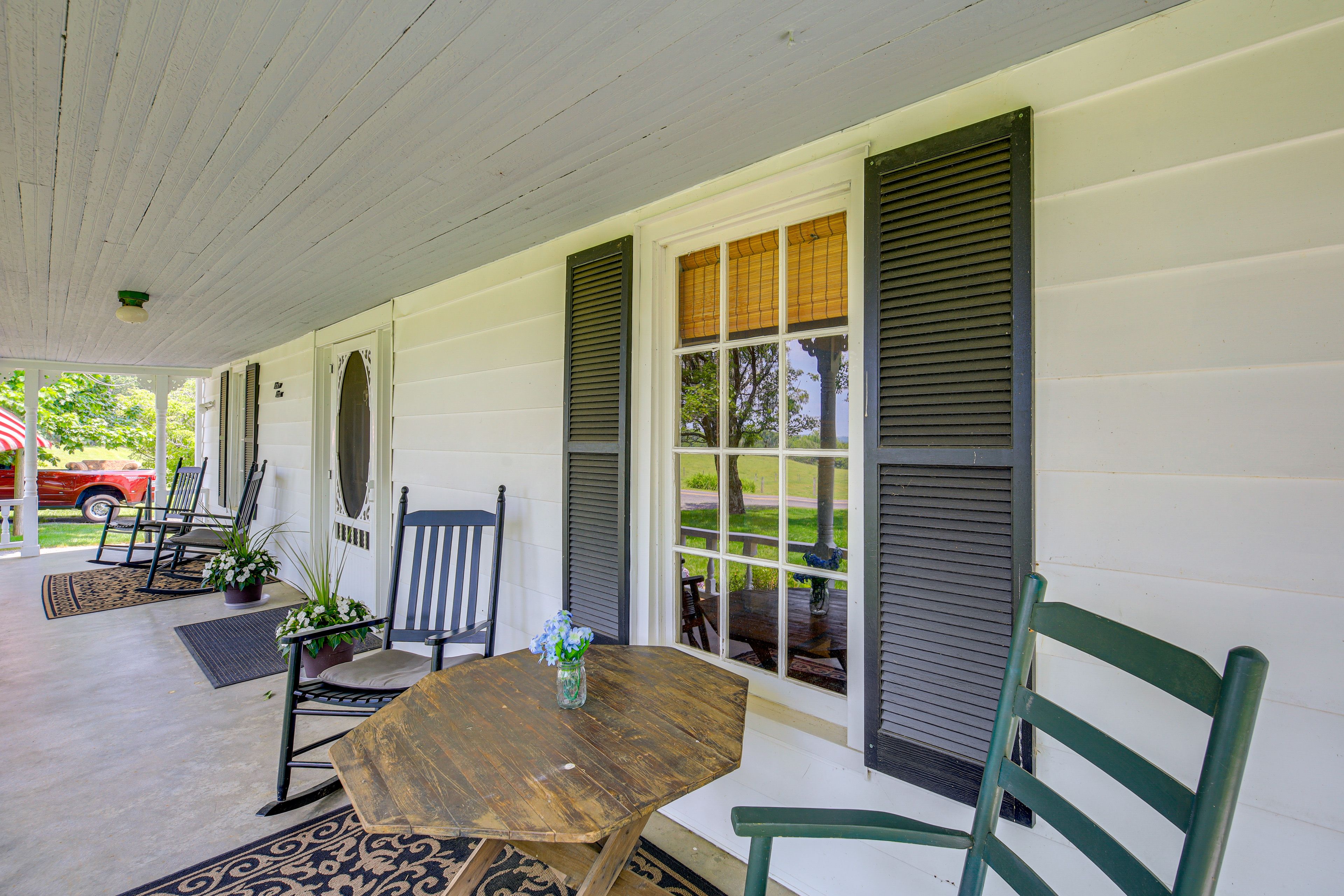 Front Porch w/ Rocking Chairs