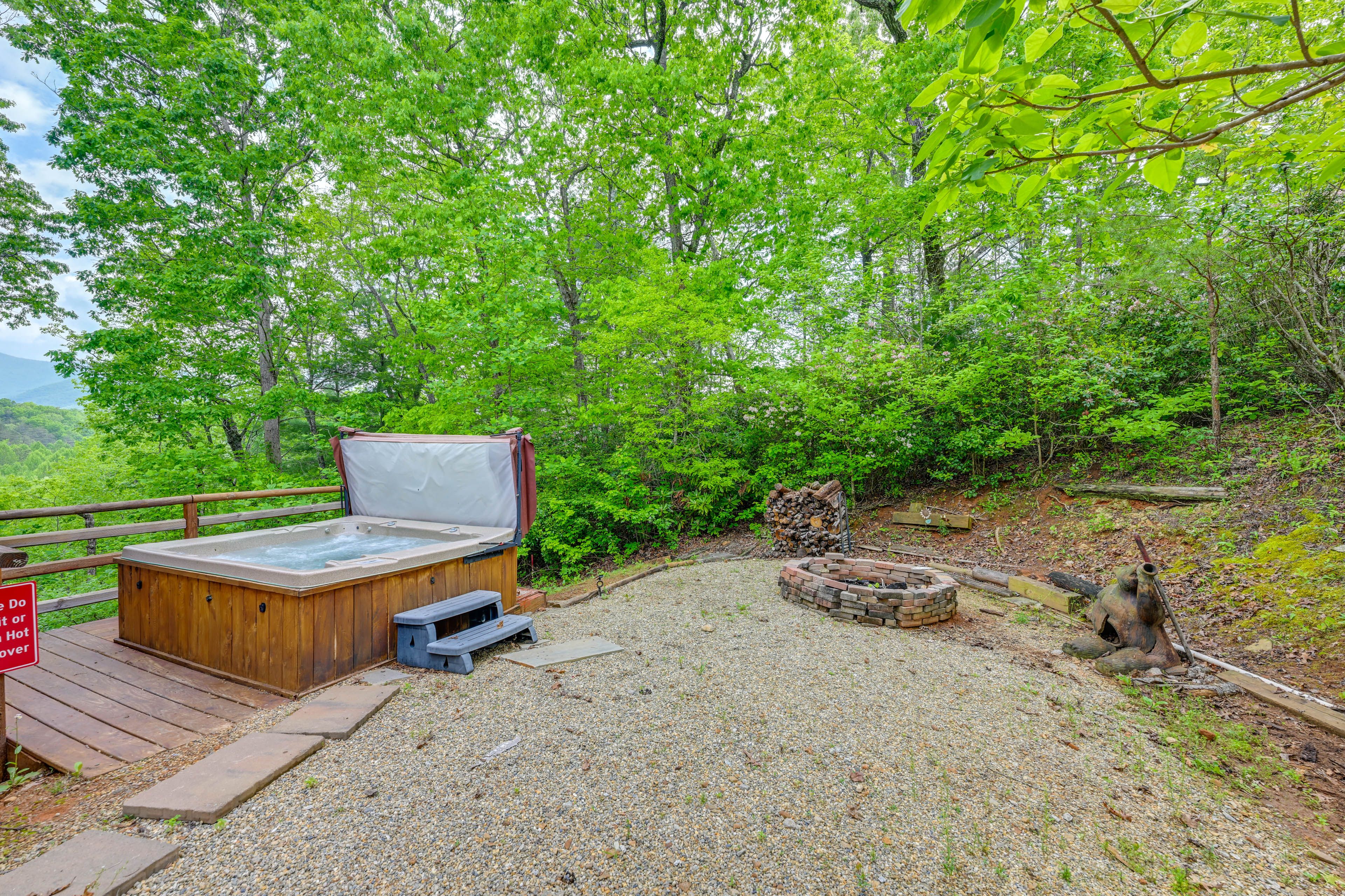 Private Hot Tub | Wood-Burning Fire Pit
