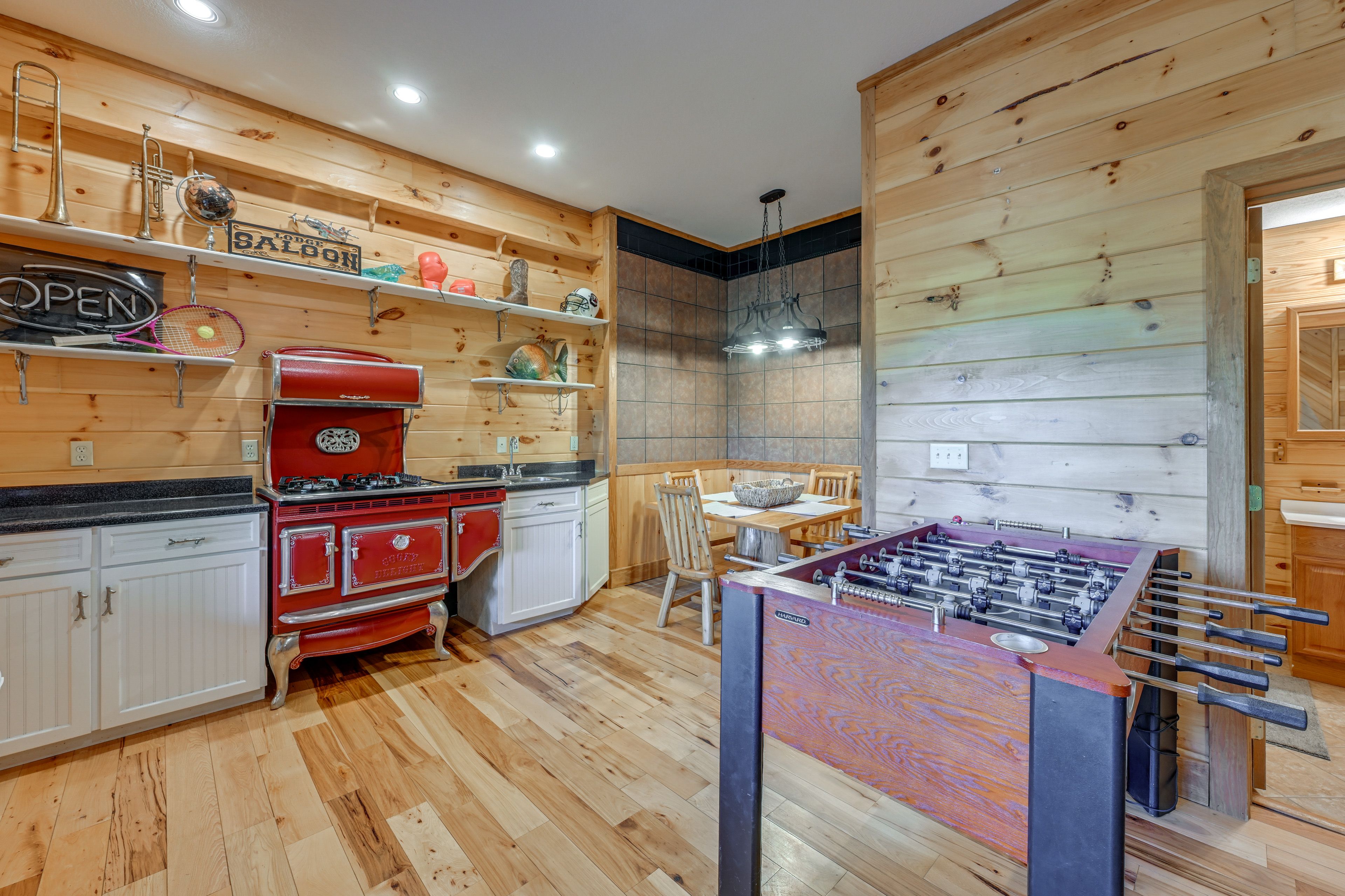 Wet Bar | Additional Dining Area | 1st Floor