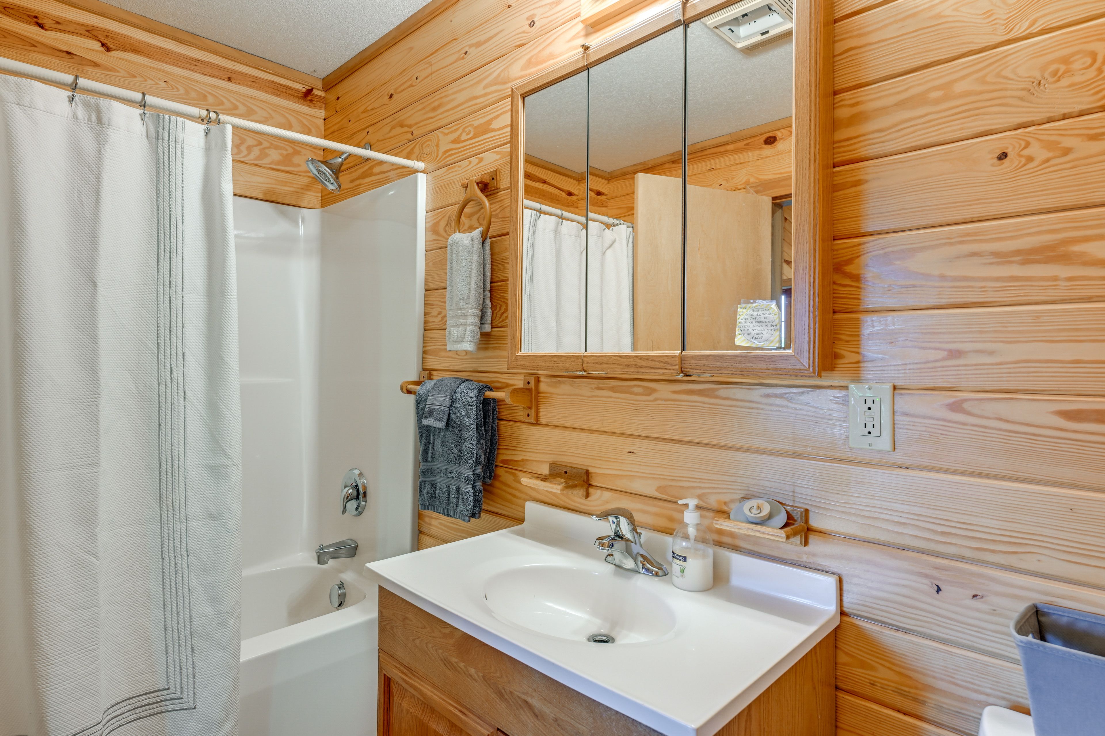 Full Bathroom | 1st Floor
