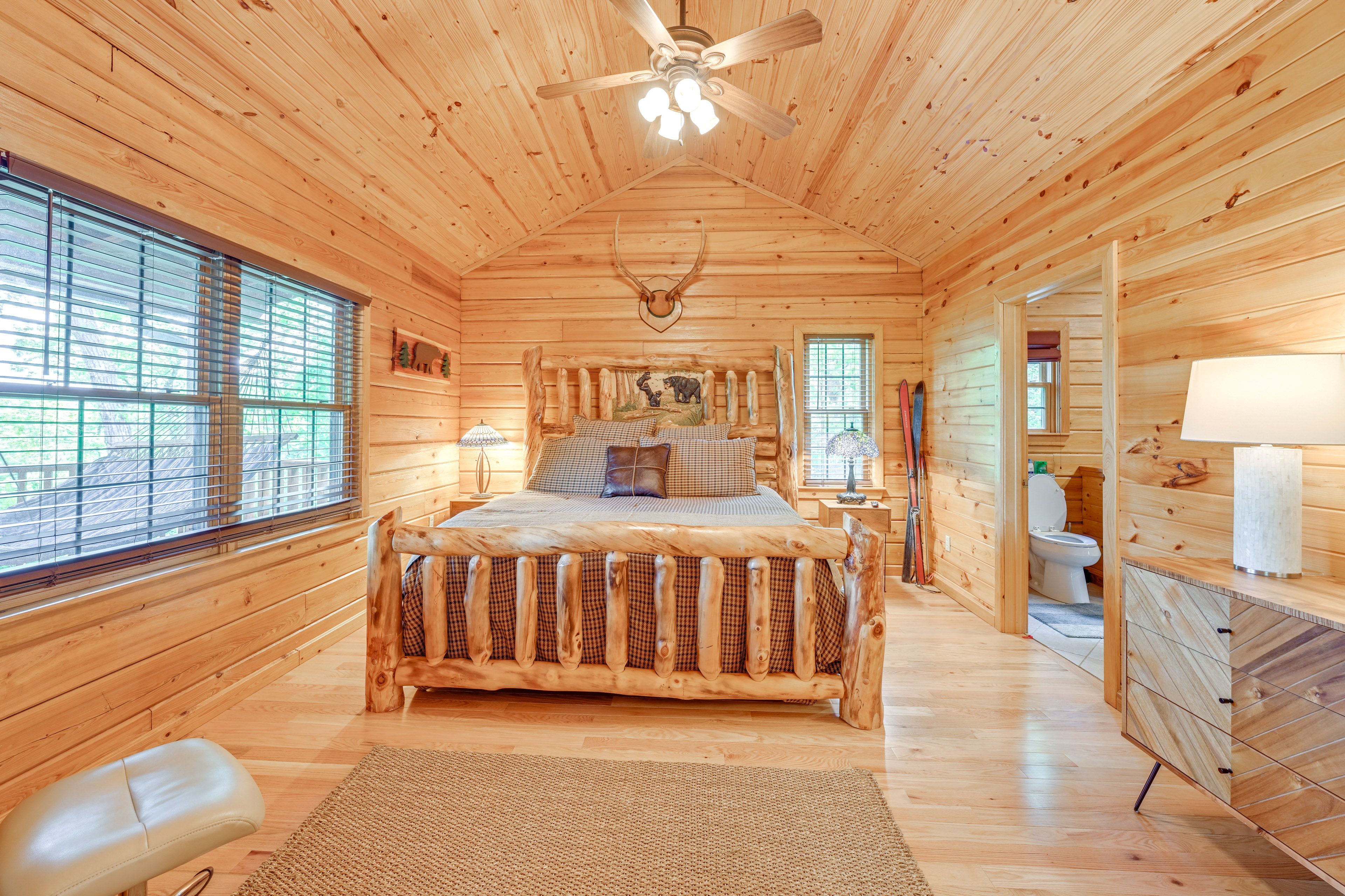 Bedroom 2 | King Bed | Smart TV | 2nd Floor