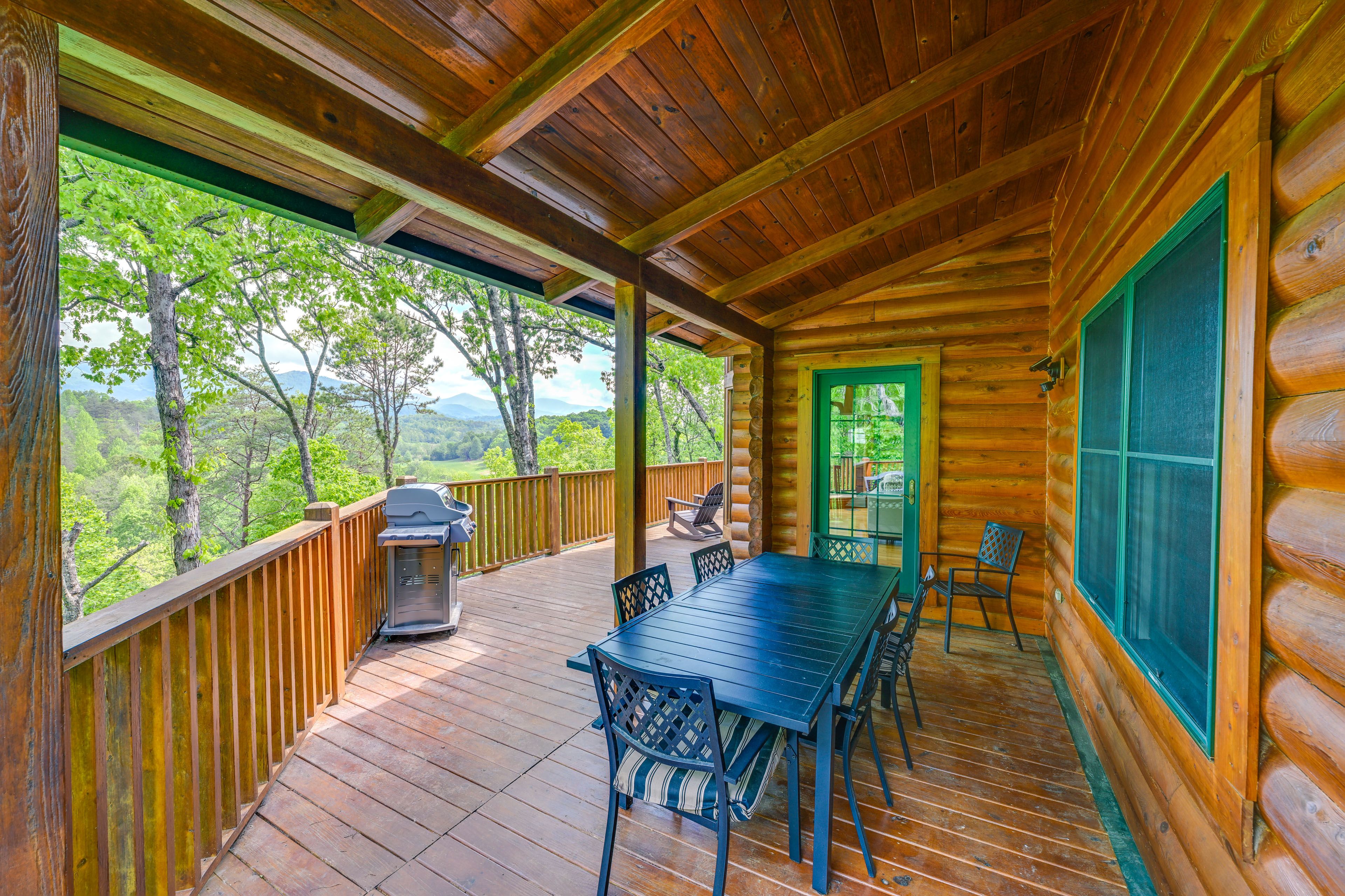 Upper Deck | Gas Grill | Outdoor Dining Area | Mountain Views | Private Hot Tub