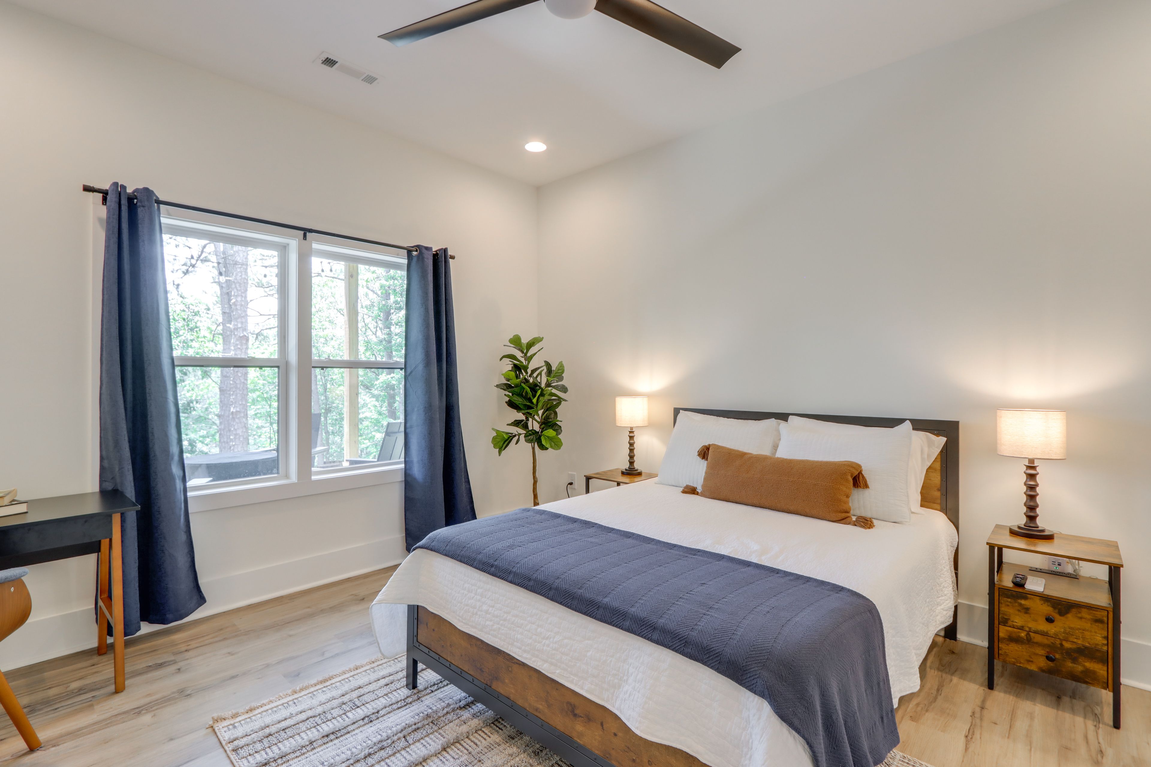 Bedroom 2 | 1st Floor | Queen Bed | Linens Provided