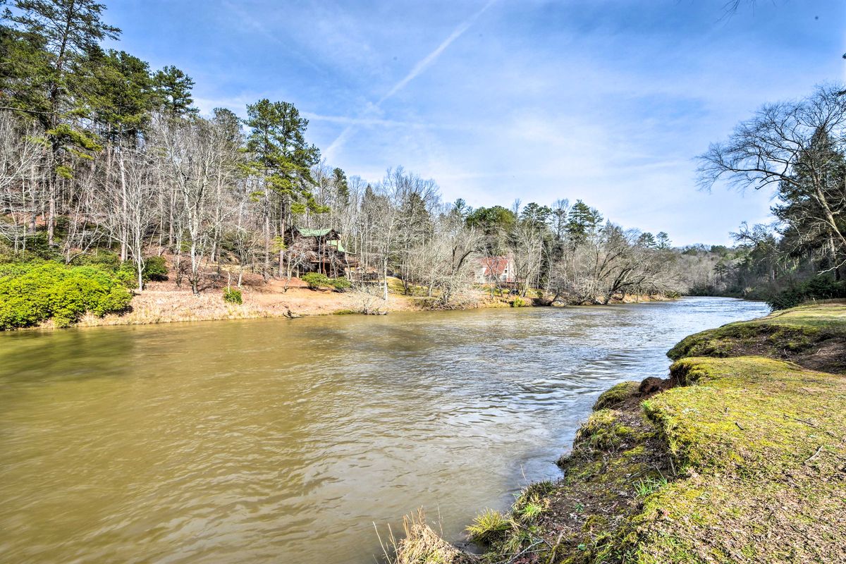 Coosawattee River Resort amenities