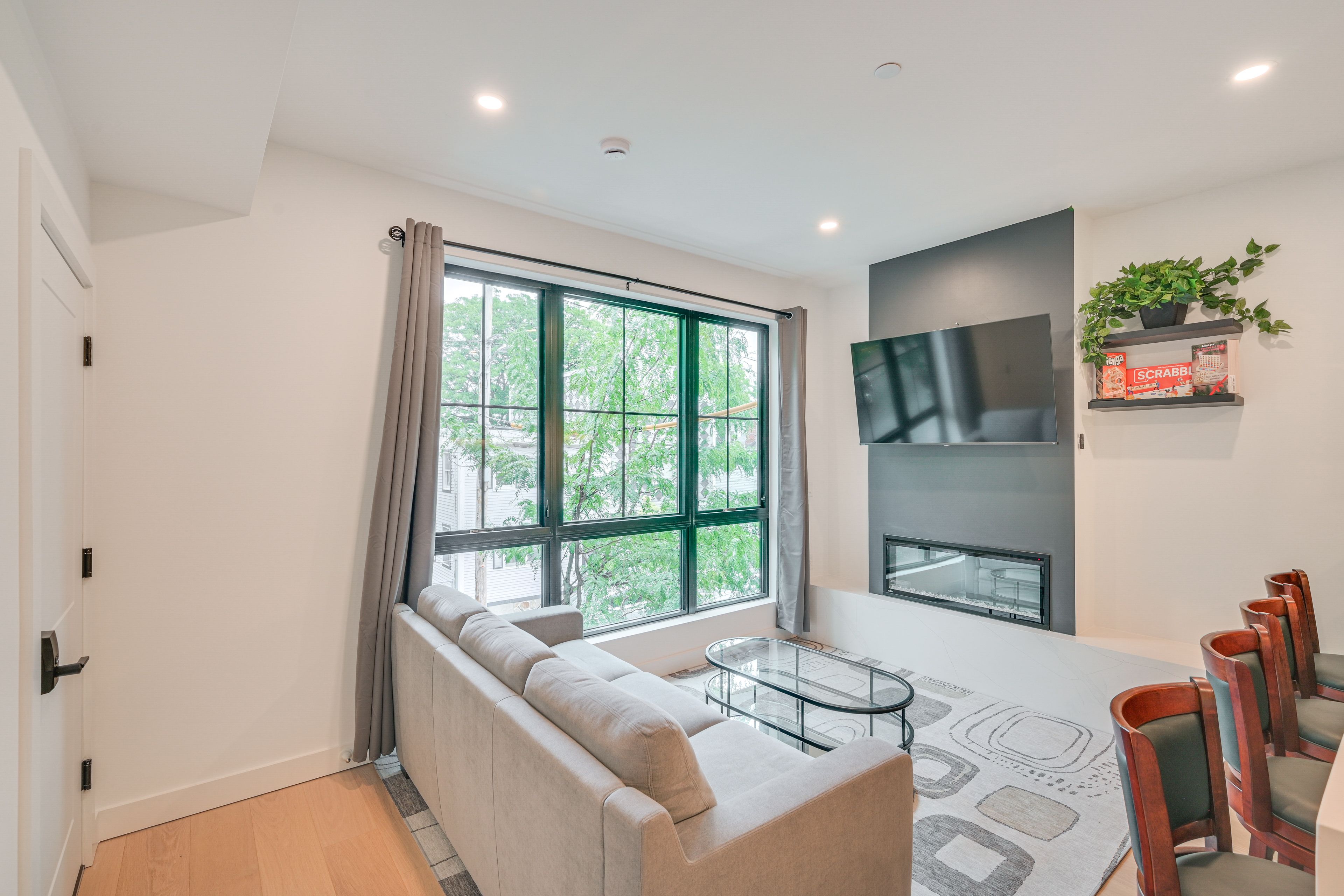 Living Room | Queen Sleeper Sofa | Free WiFi