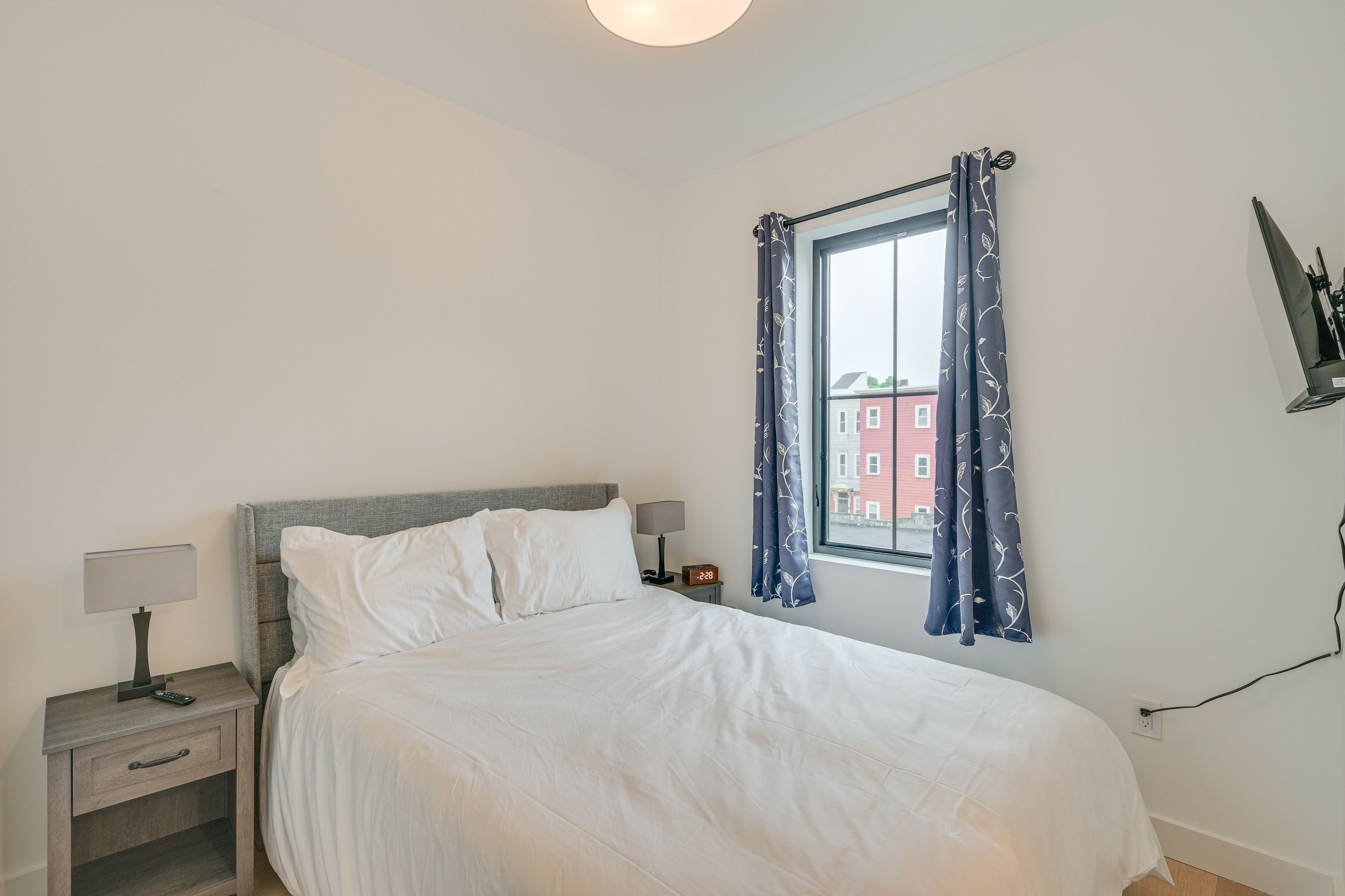 Bedroom 1 | Queen Bed | En-Suite Bathroom