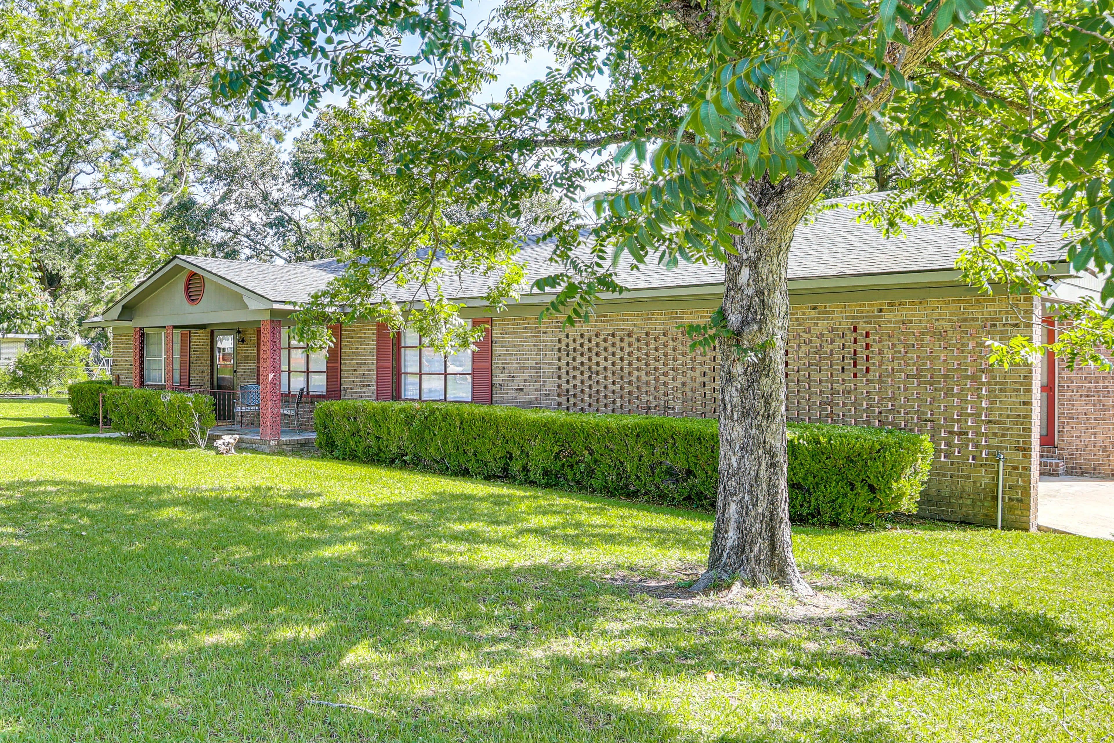 Home Exterior | Parking | Driveway (4 Vehicles)