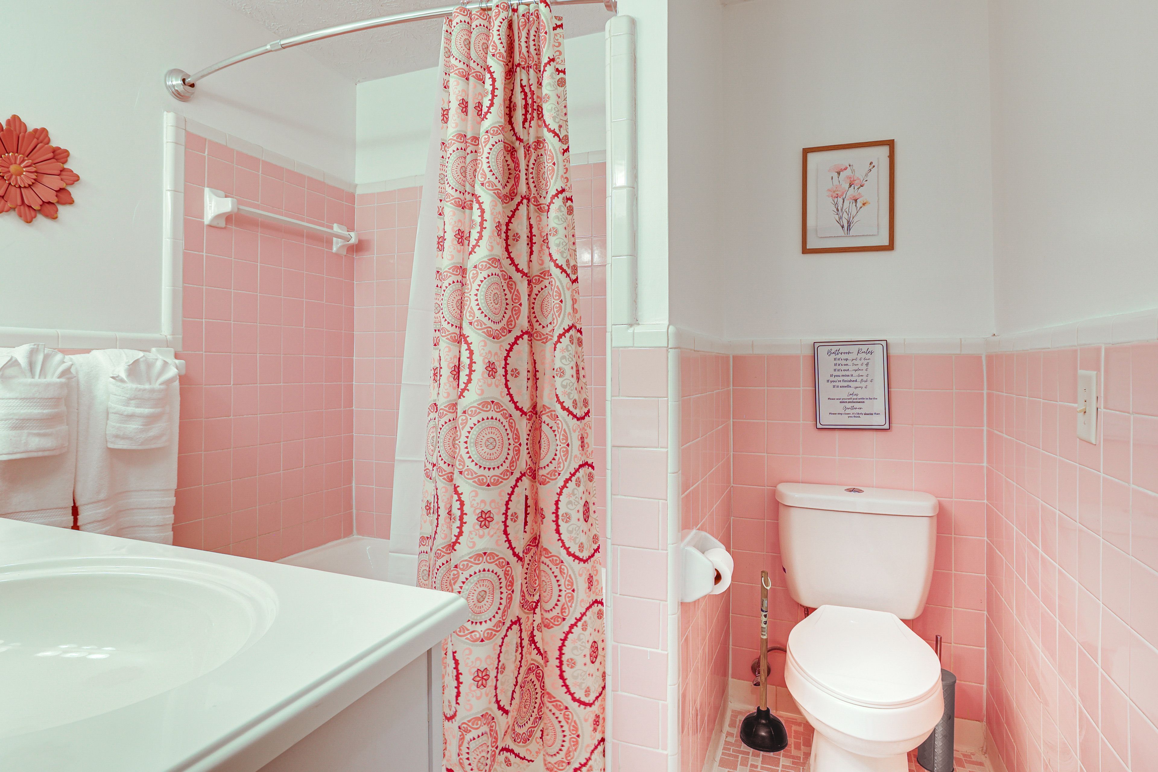 Full Bathroom | Towels Provided
