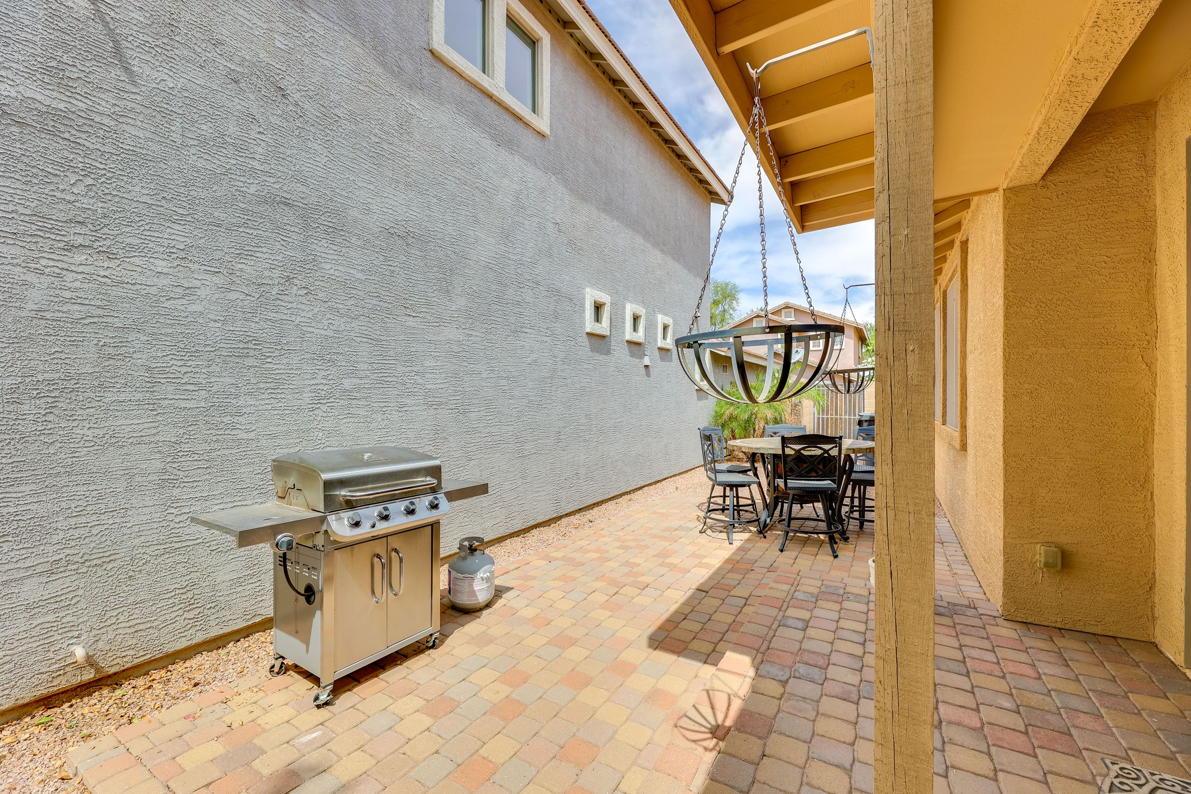 Patio | Gas Grill | Dining Set