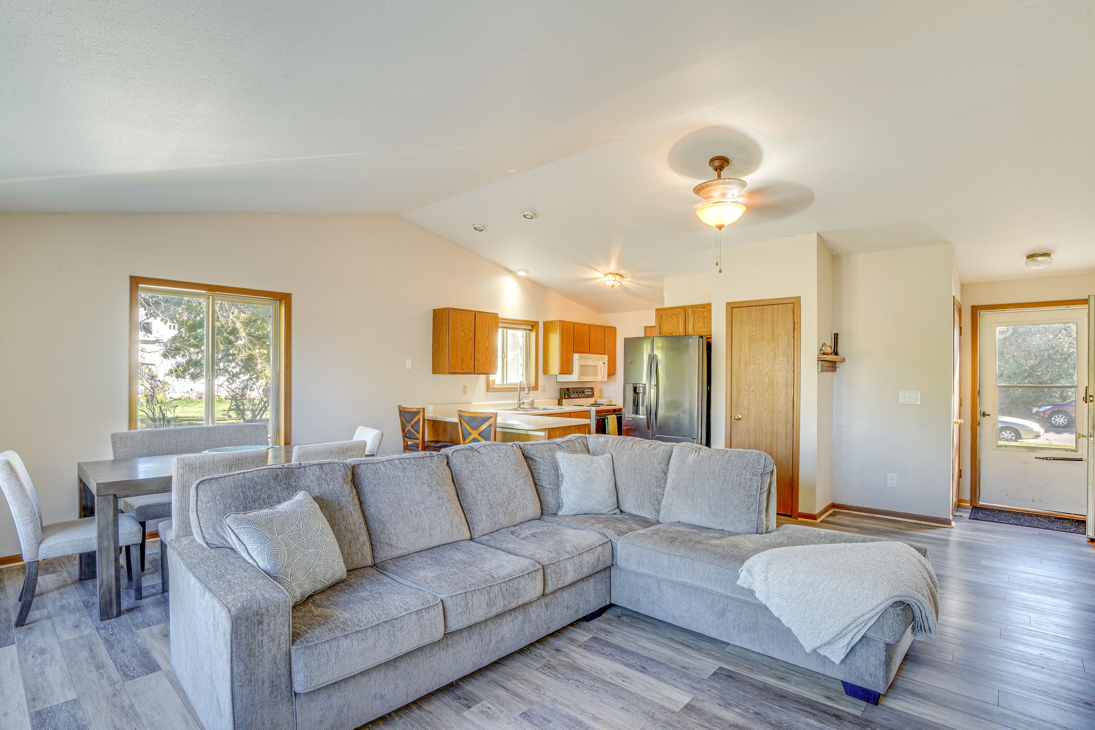 Living Room | Free WiFi | Central A/C & Heat