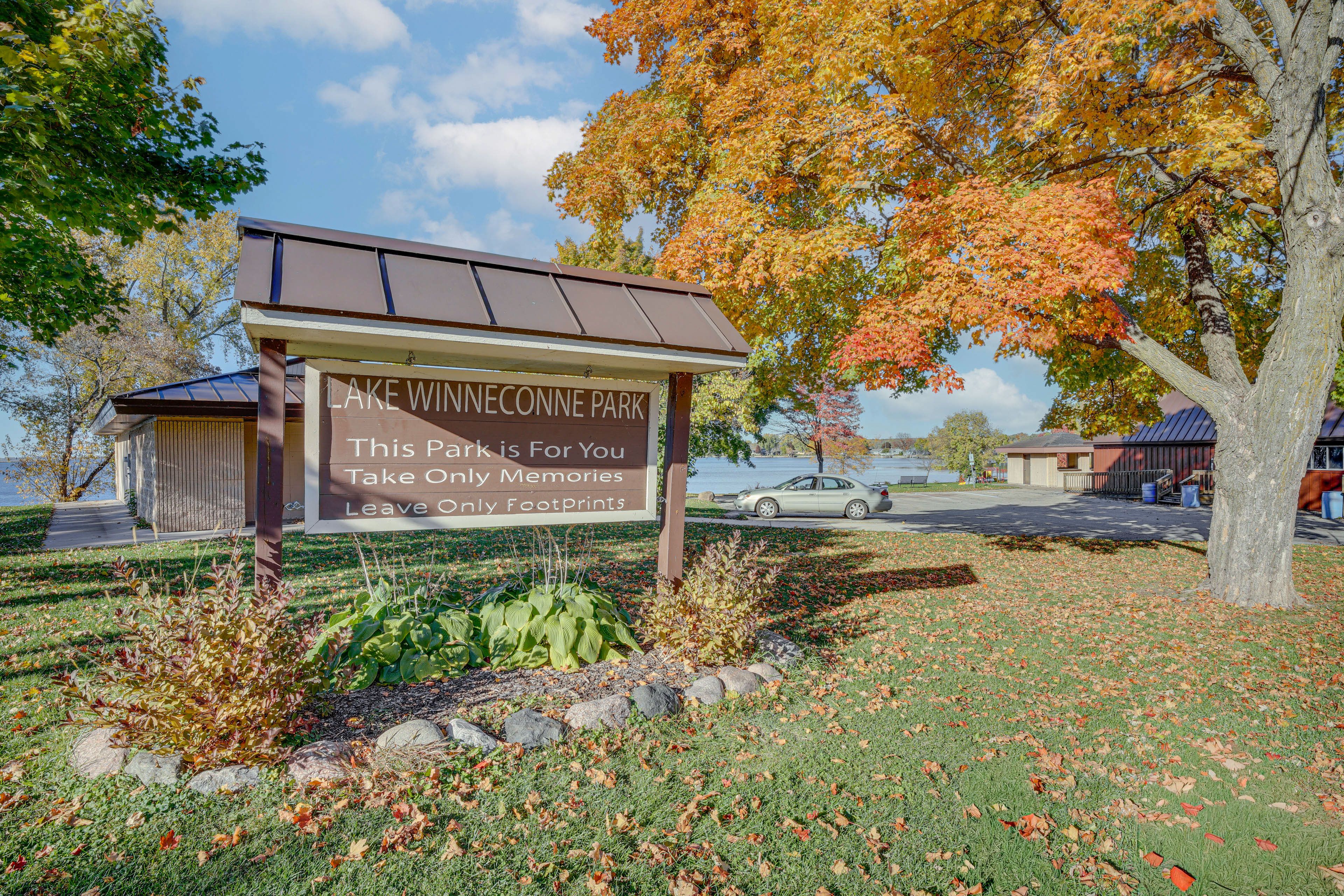 Walking Distance to Lake Winneconne Park