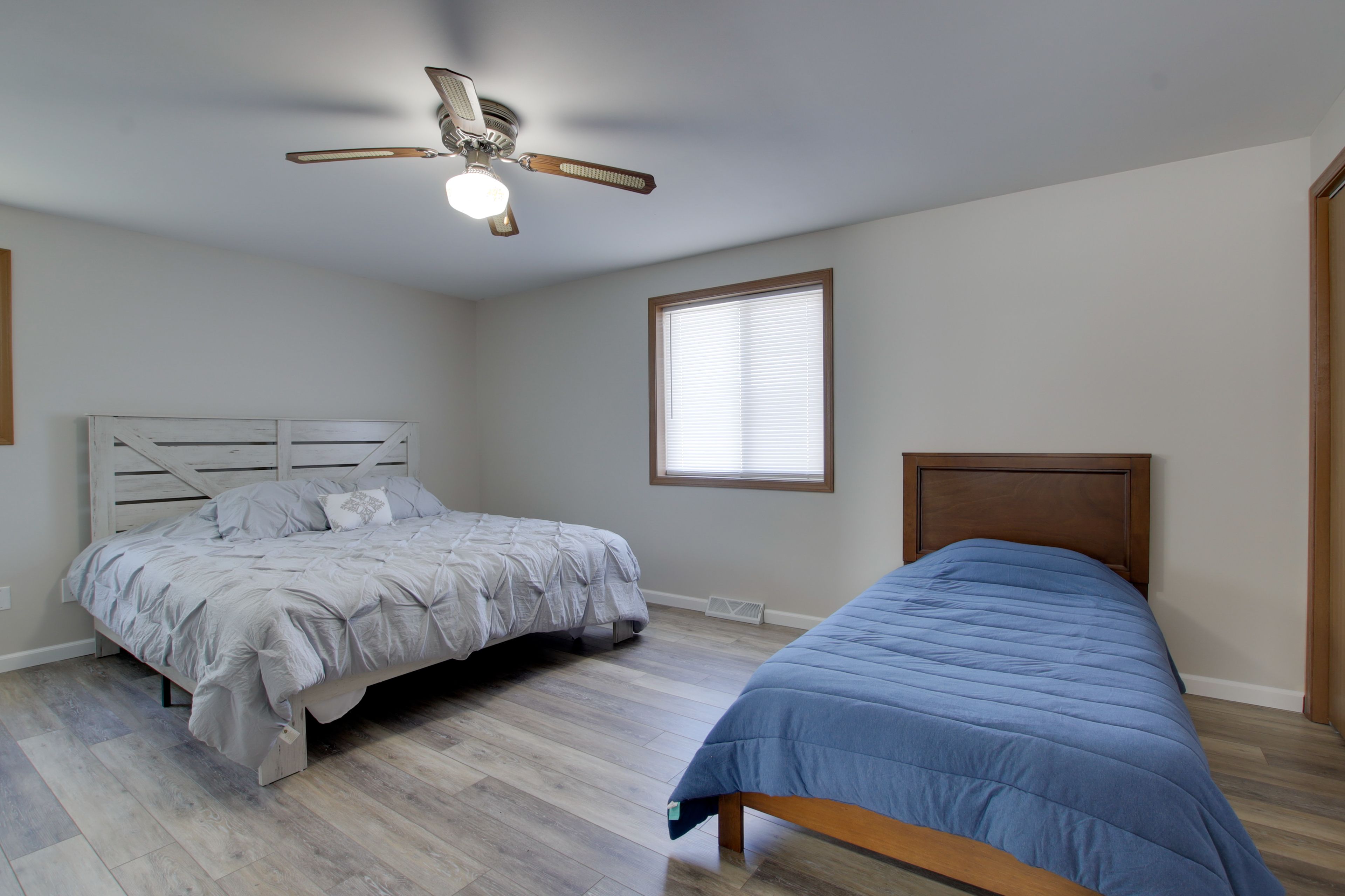 Bedroom 1 | King Bed | Twin Bed | 1st Floor