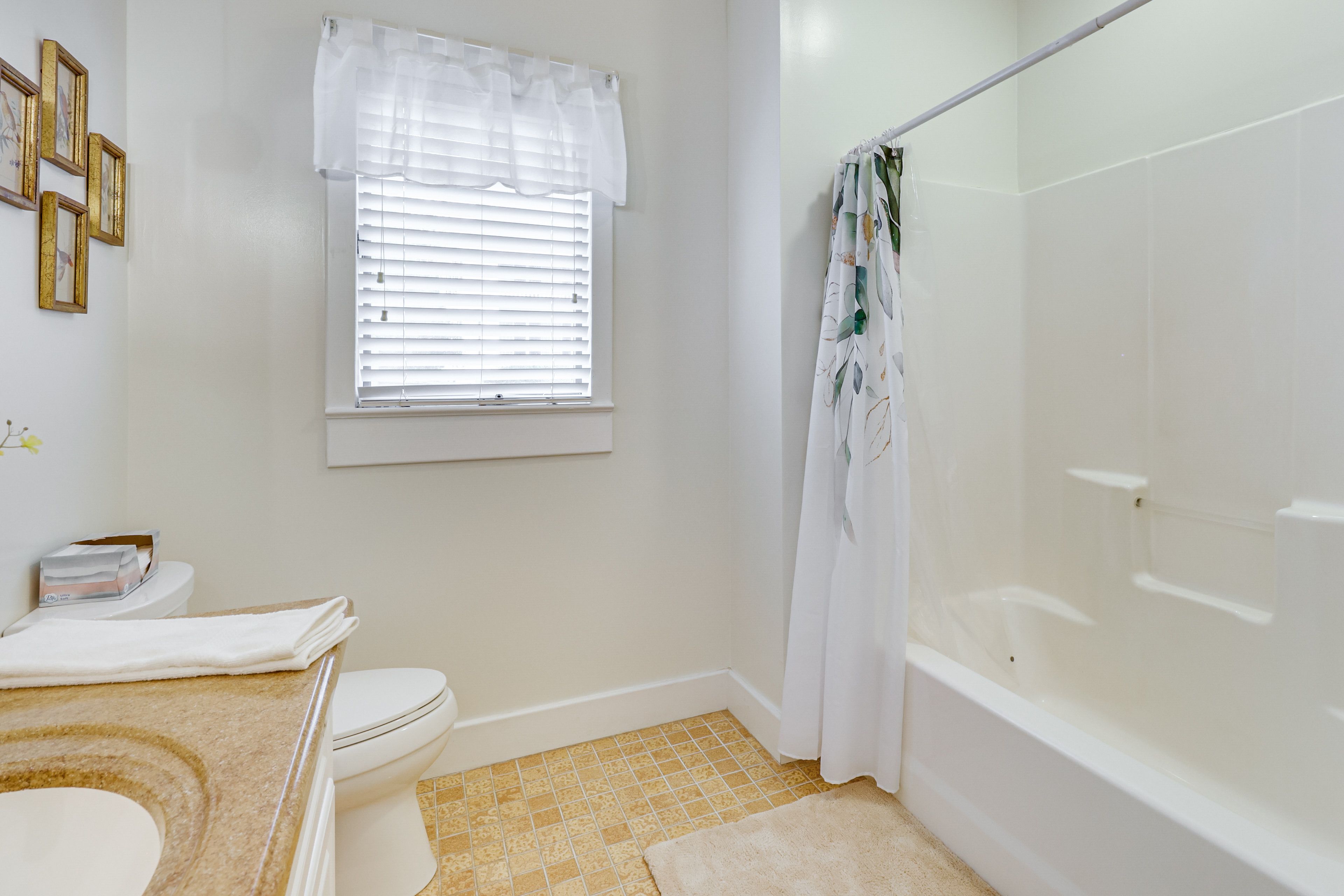 Full Bathroom | 2nd Floor