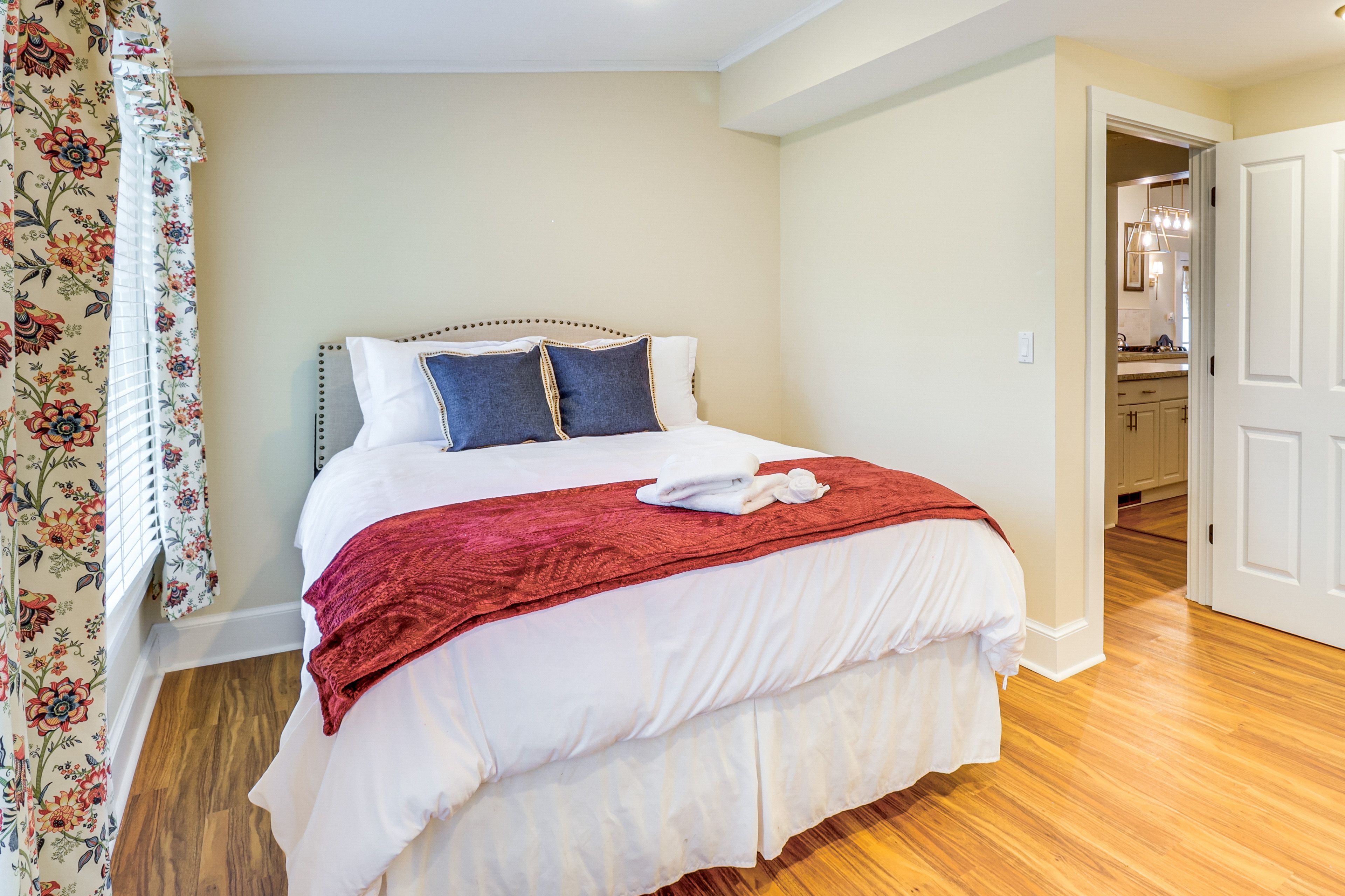 Bedroom 4 | 1st Floor | Queen Bed