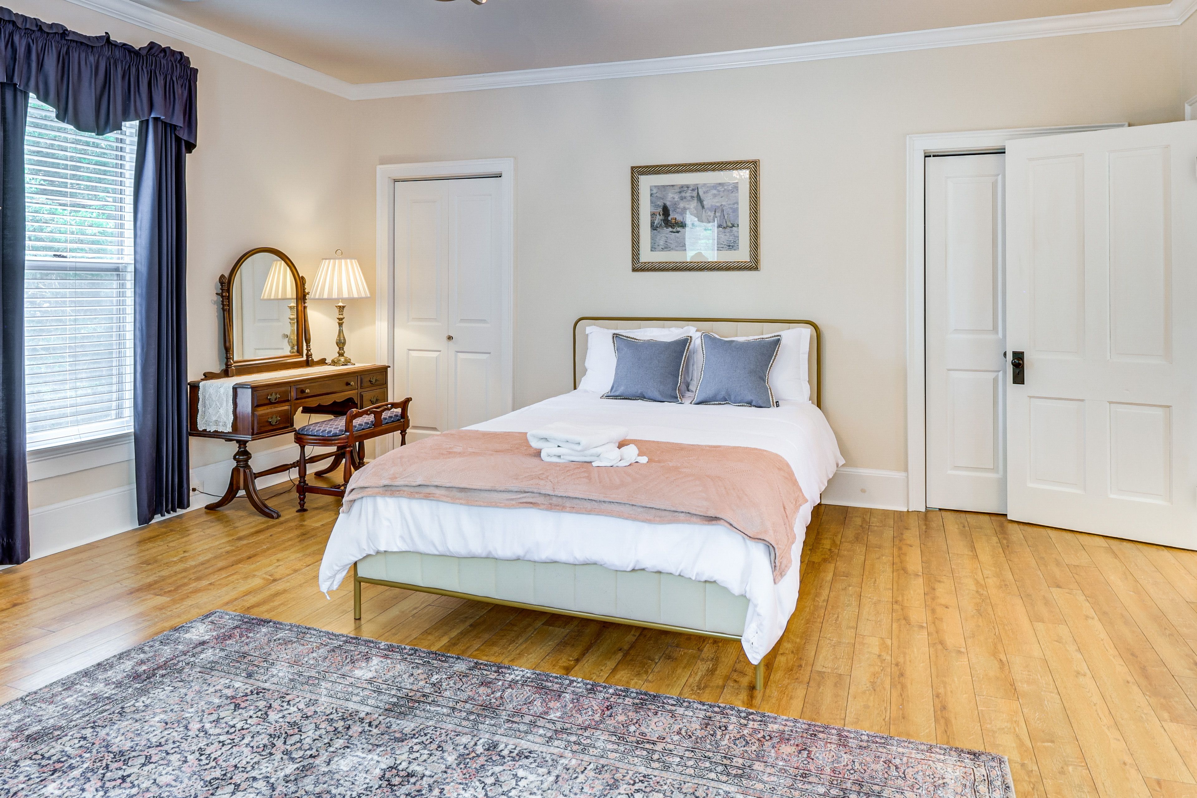 Bedroom 2 | 2nd Floor | Queen Bed
