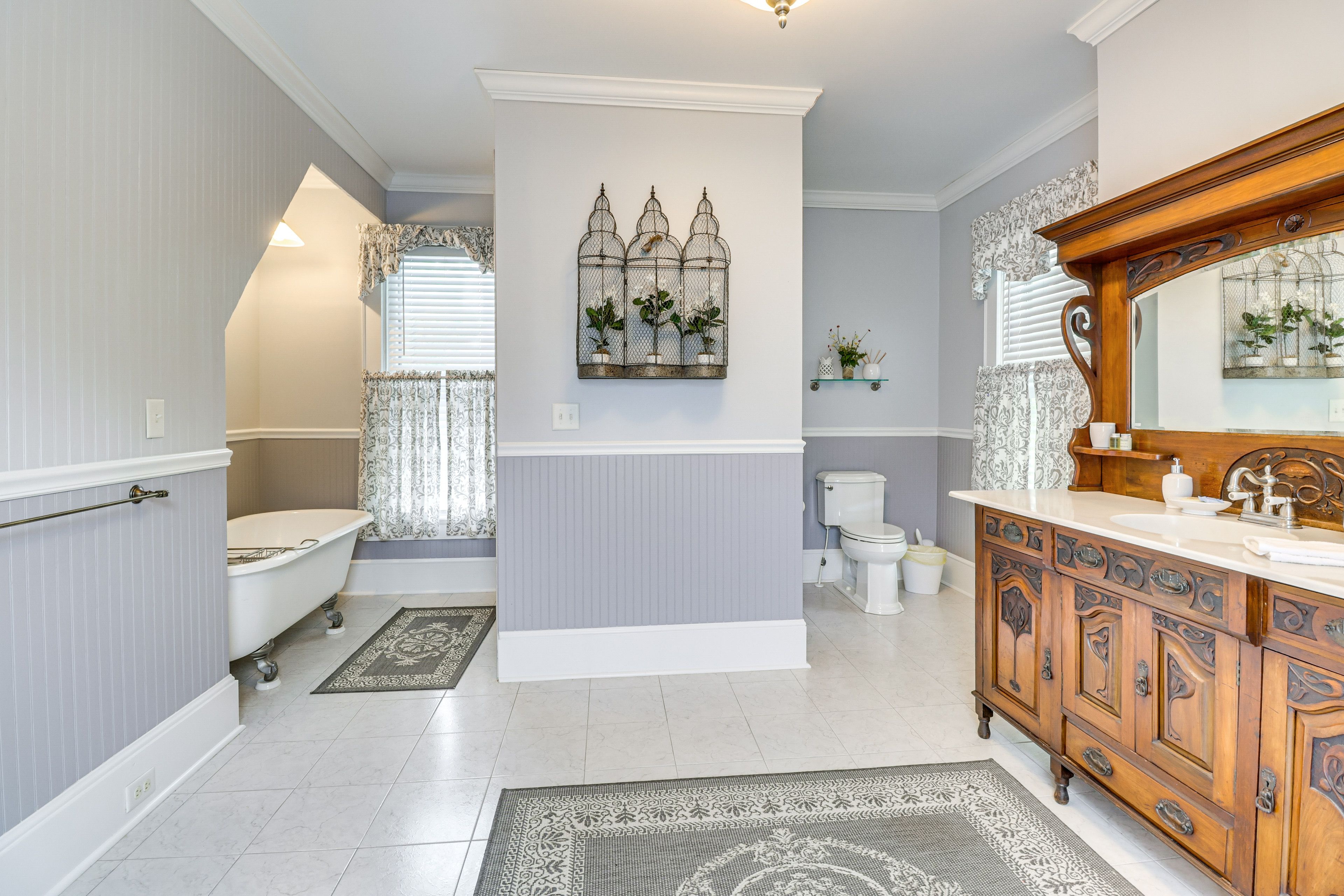 En-Suite Bathroom | 2nd Floor | Towels Provided