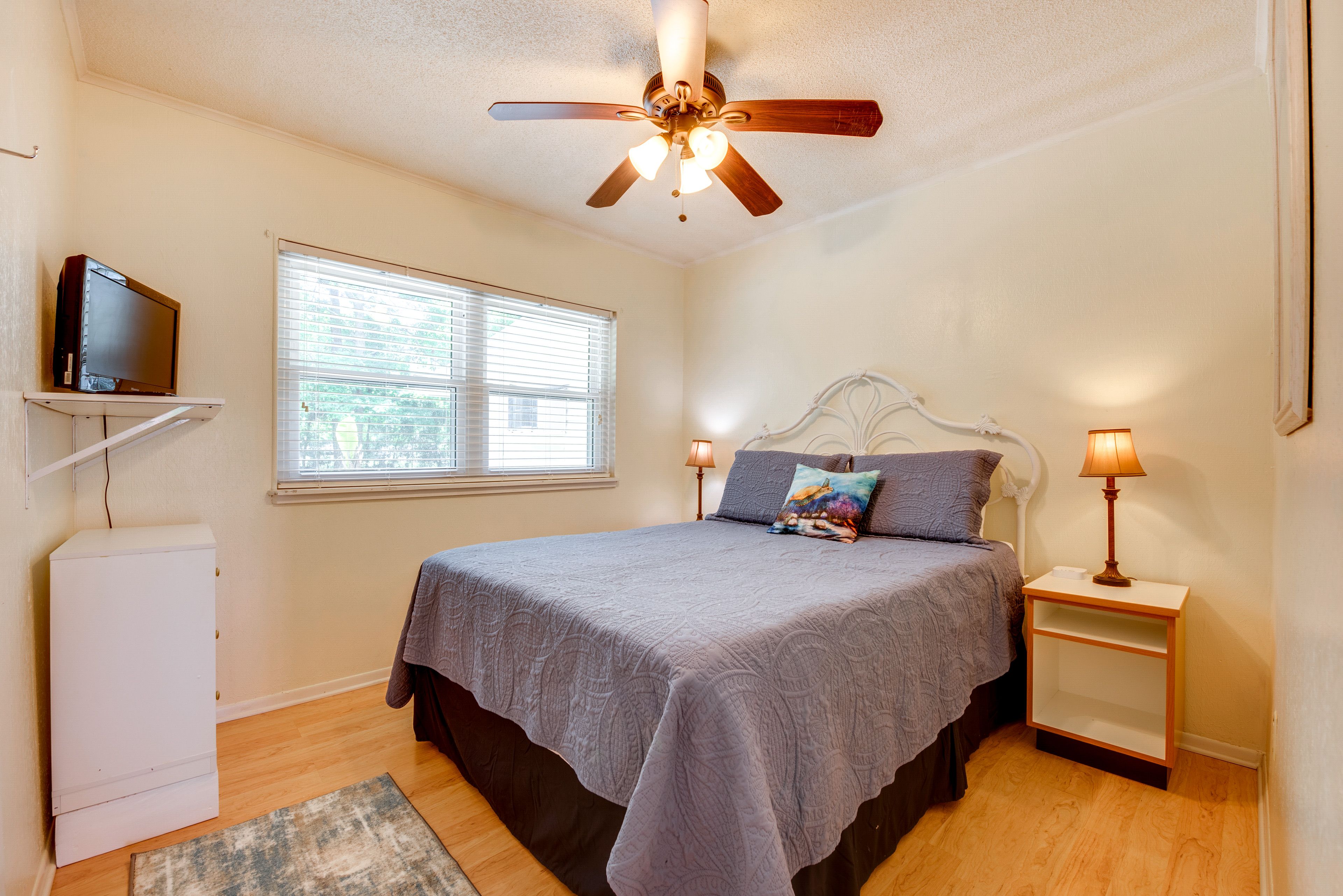 Bedroom 2 | Queen Bed | TV