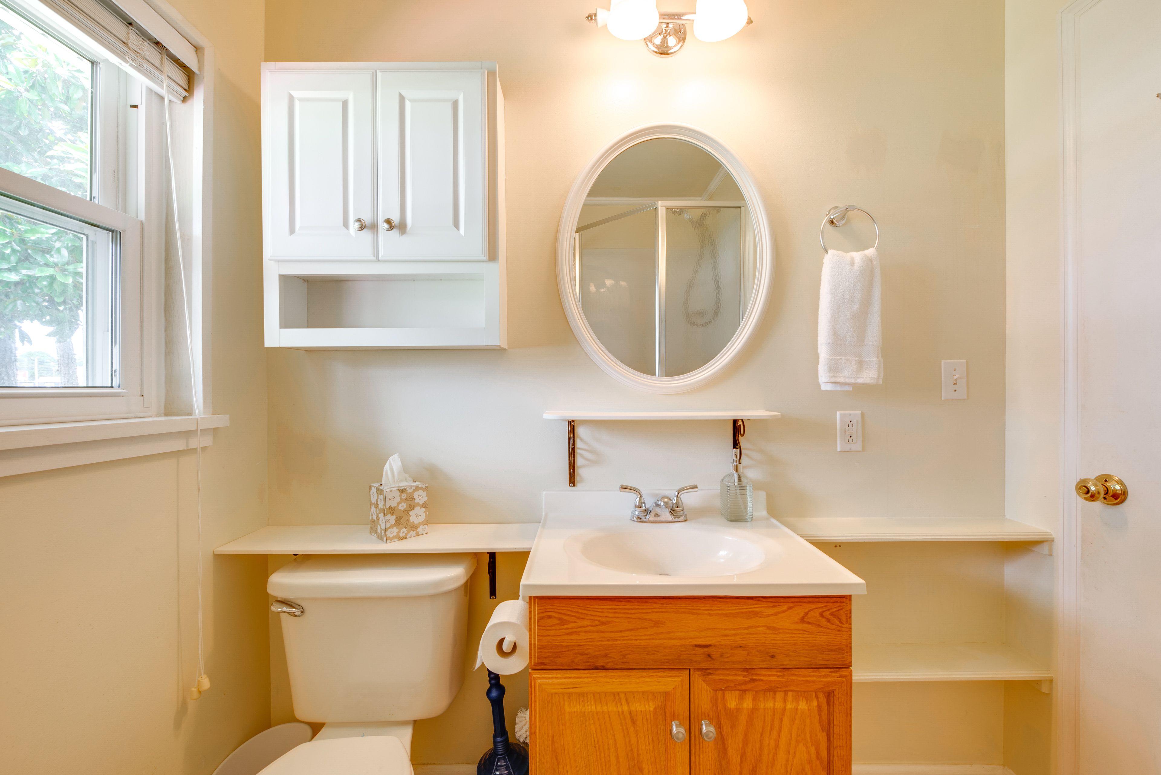 Full Bathroom | Towels Provided