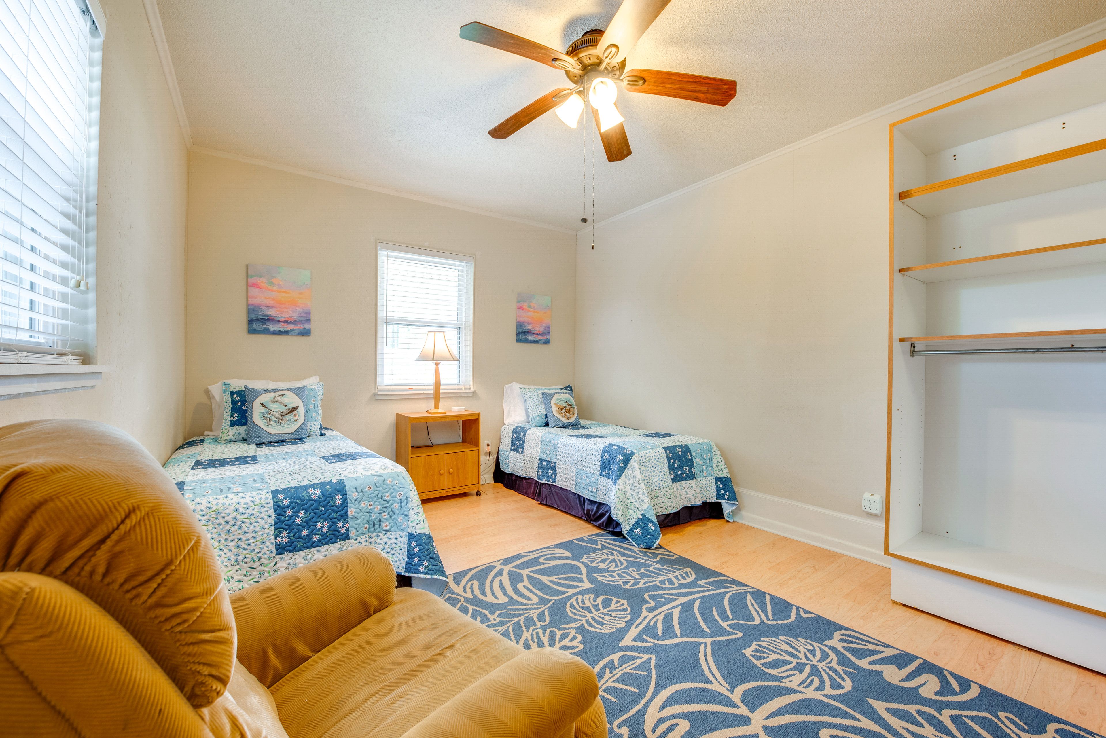 Bedroom 3 | 2 Twin Beds | TV