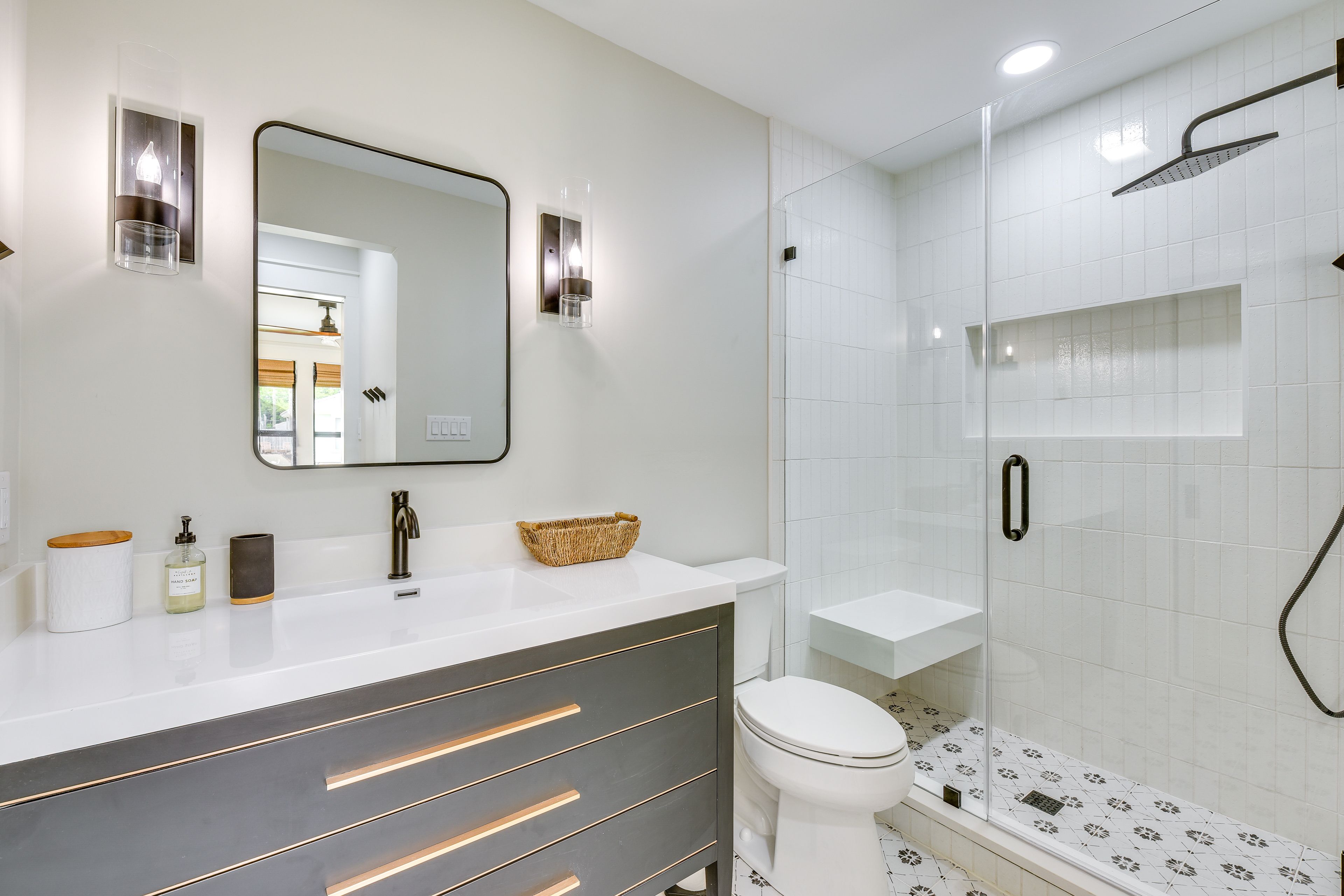Full Bathroom | 1st Floor