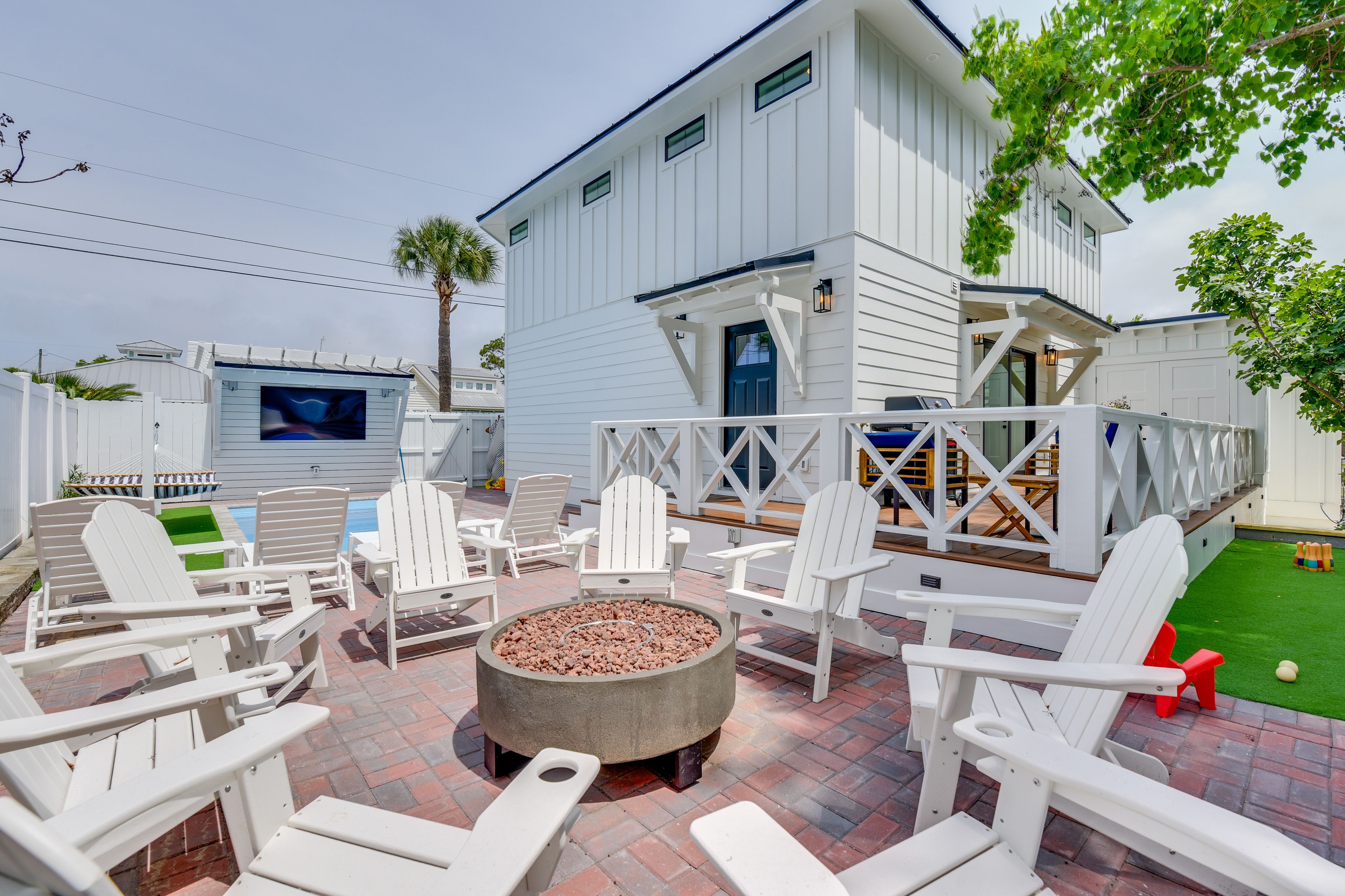 Fire Pit w/ Seating