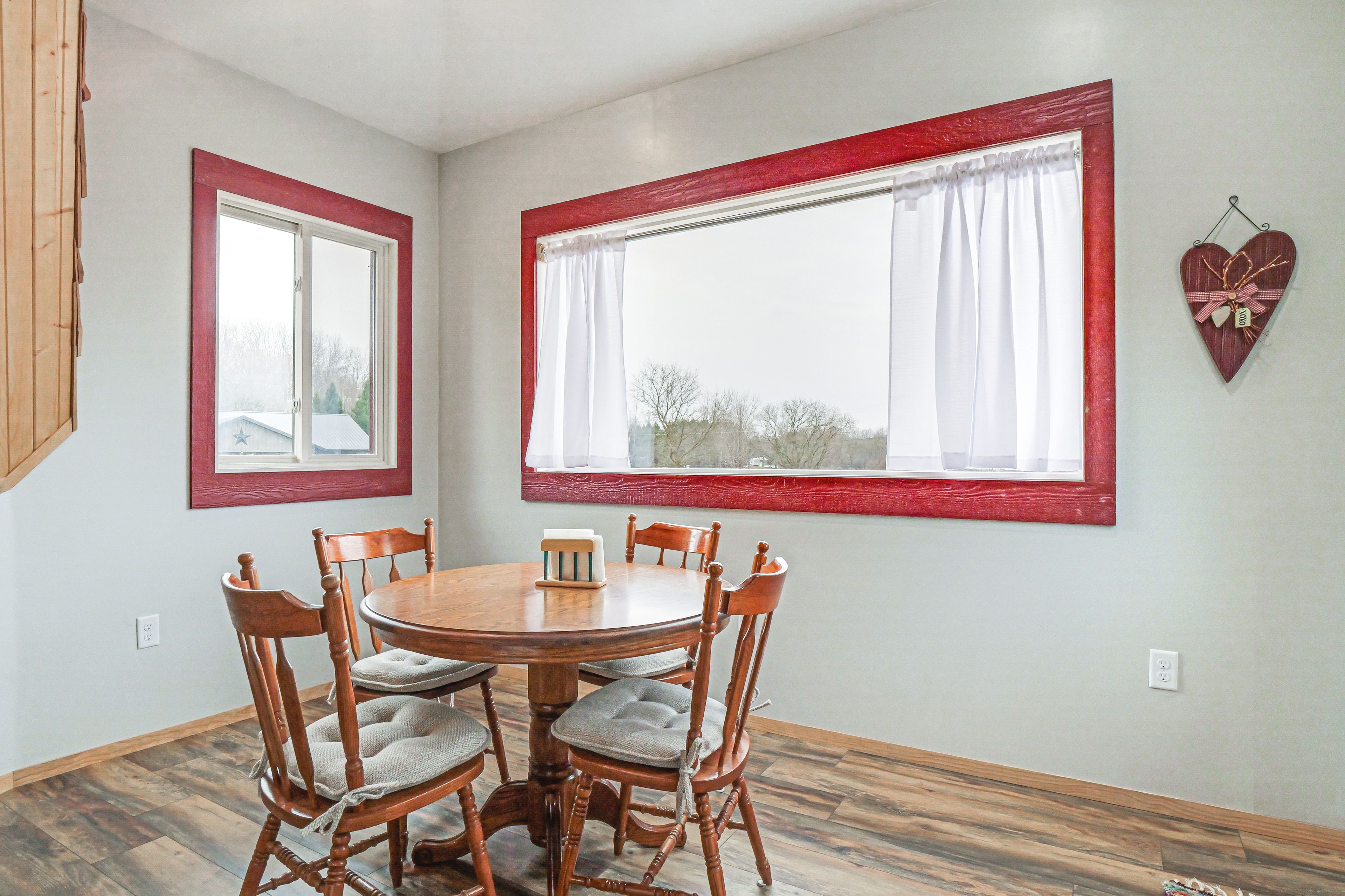 Dining Area | Dishware & Flatware