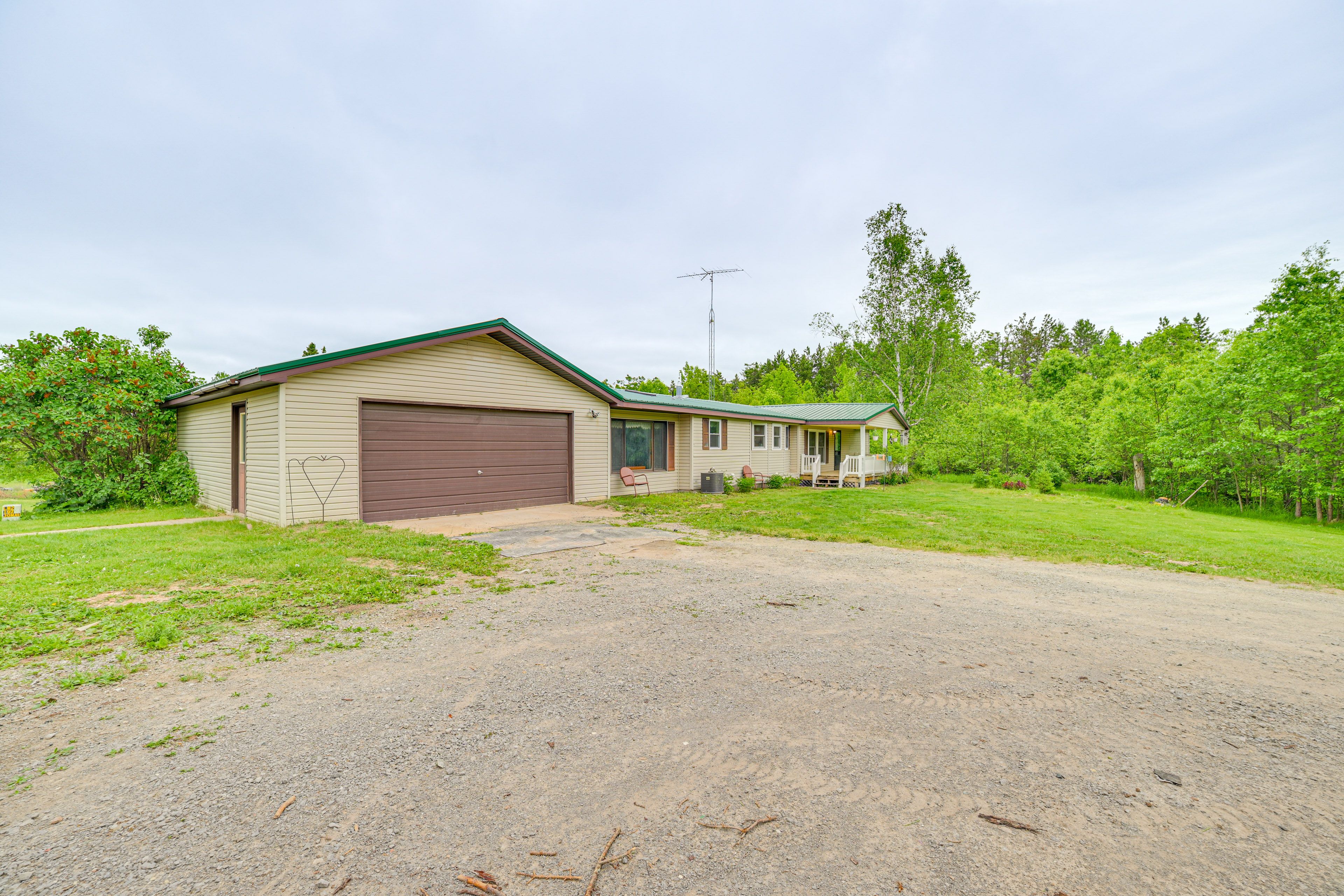 Parking | Garage (1 Vehicle) | Driveway (1 Vehicle)