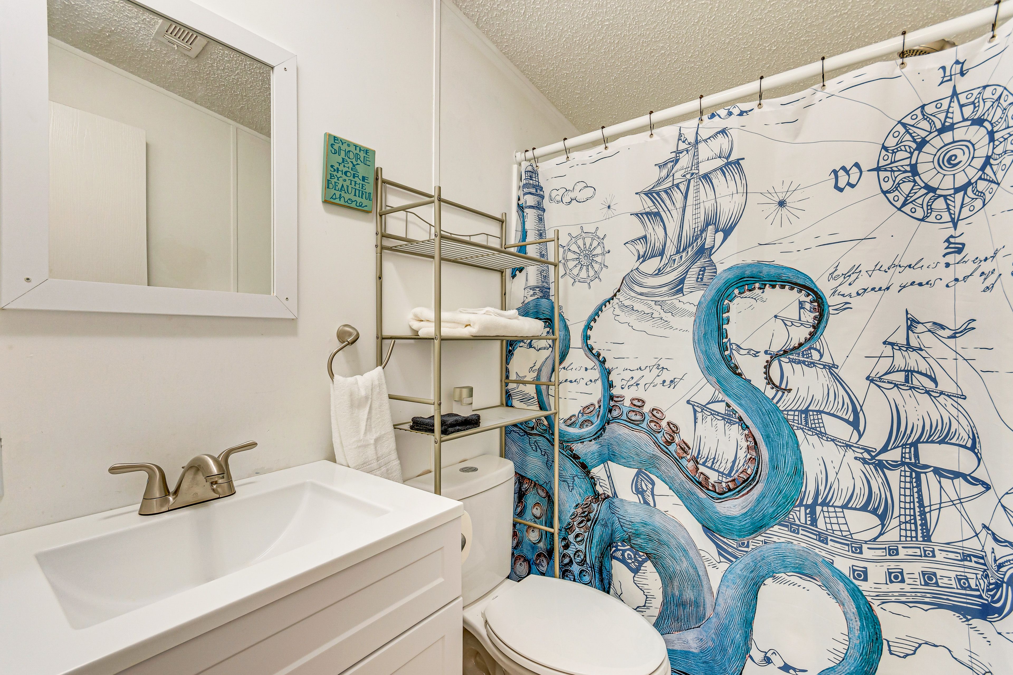 Full Bathroom | Towels Provided