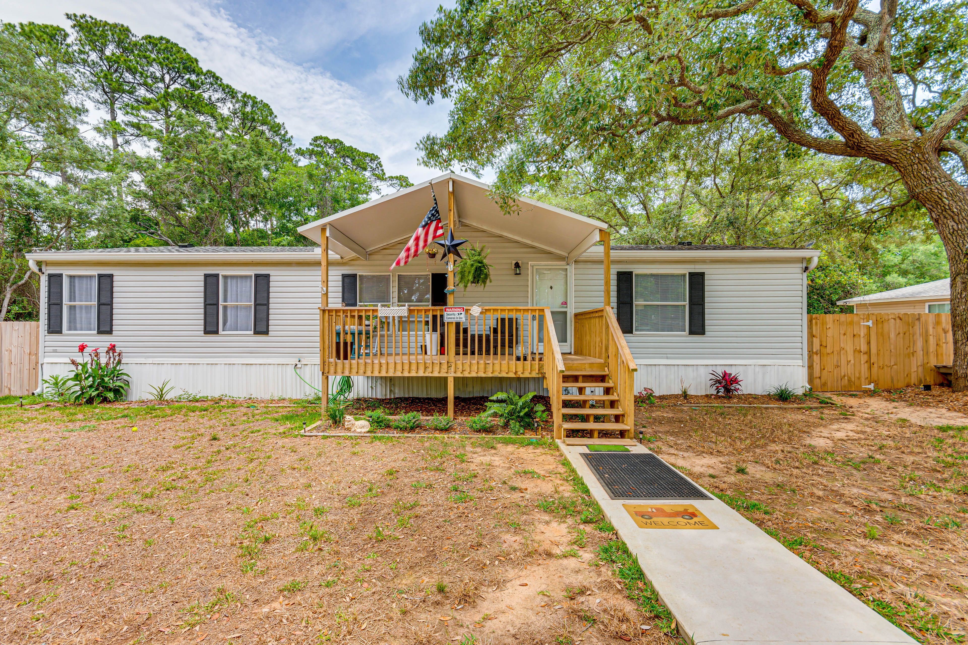 Gulf Breeze Vacation Rental | 3BR | 2BA | 1,512 Sq Ft | 7 Steps to Enter