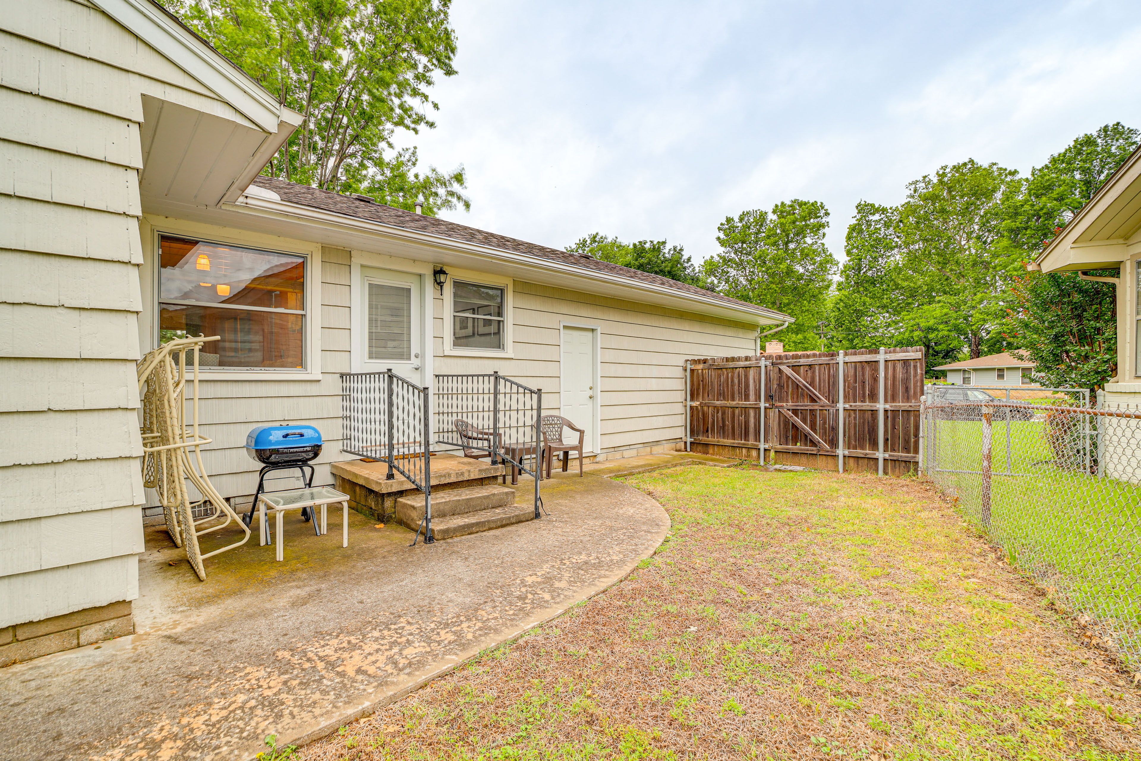 Side Yard | Charcoal Grill