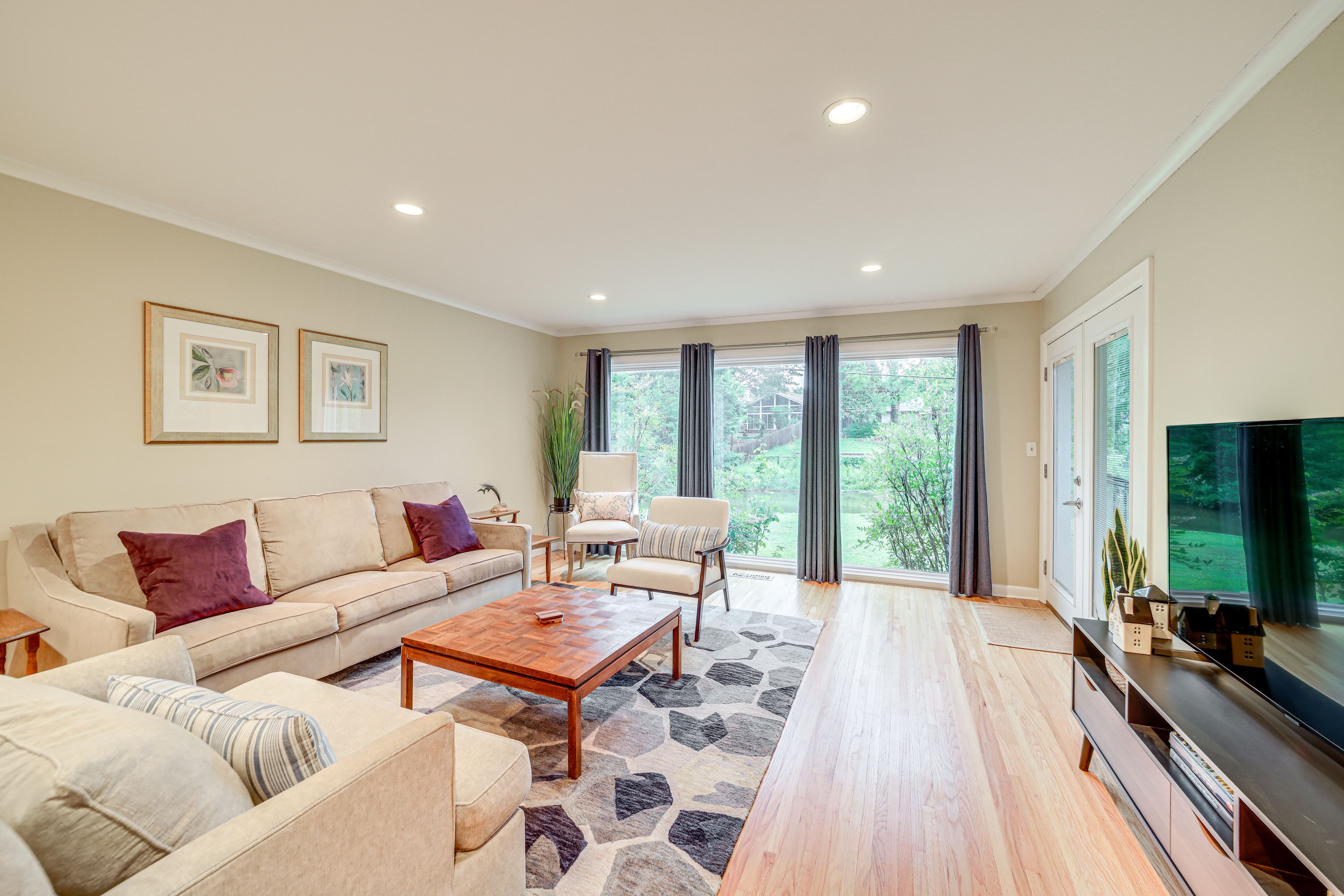 Living Room | Smart TV