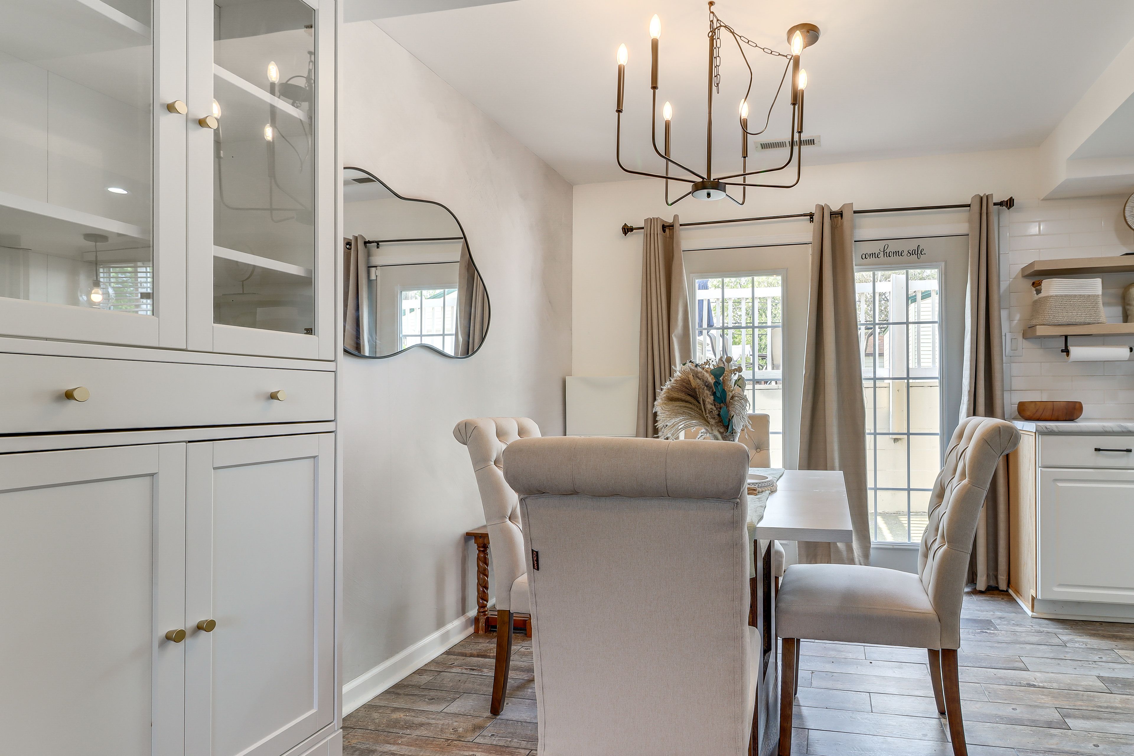 Dining Area | Dishware & Flatware | Lower Level