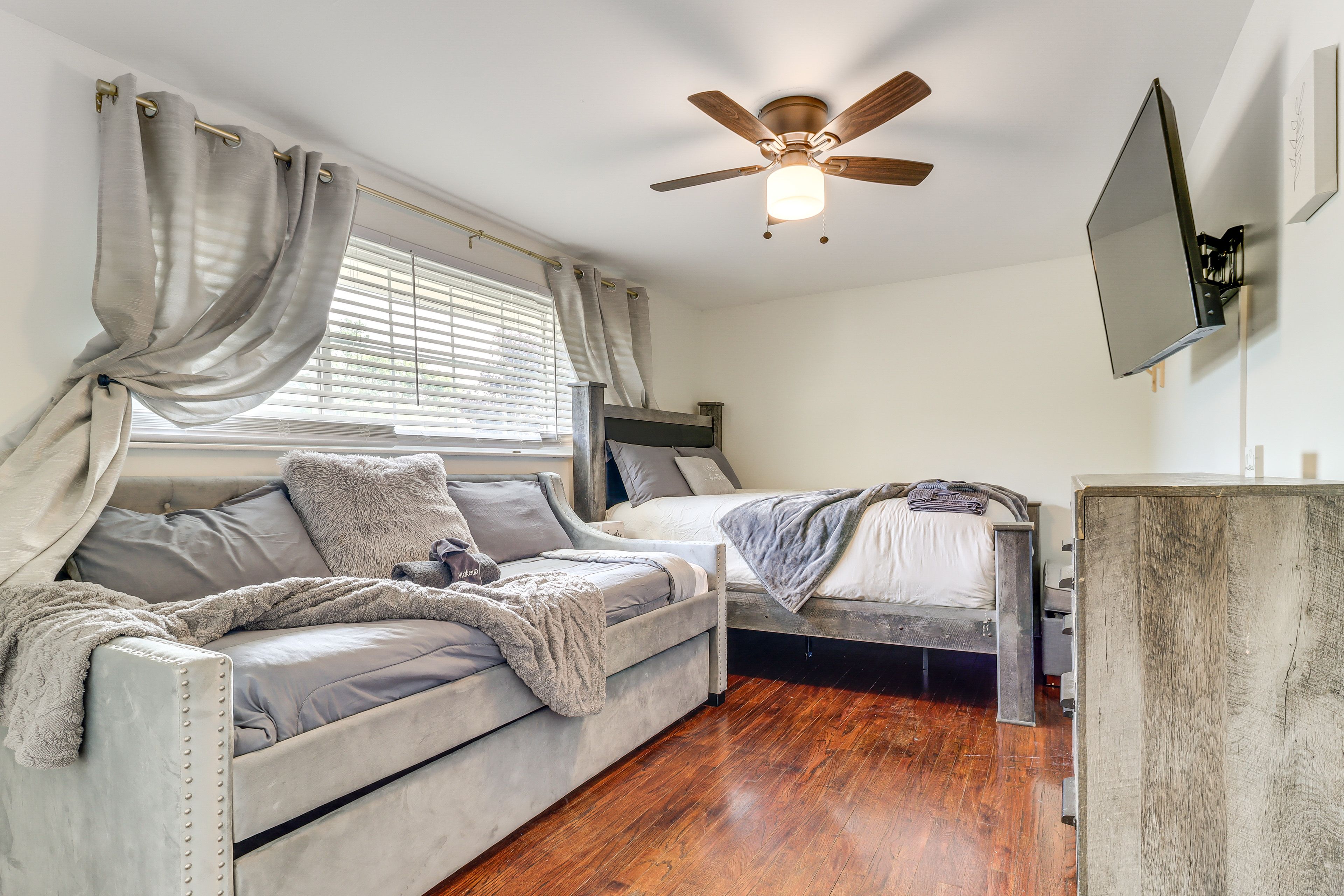 Bedroom 3 | Queen Bed | Twin Daybed w/ Twin Trundle | Upper Level